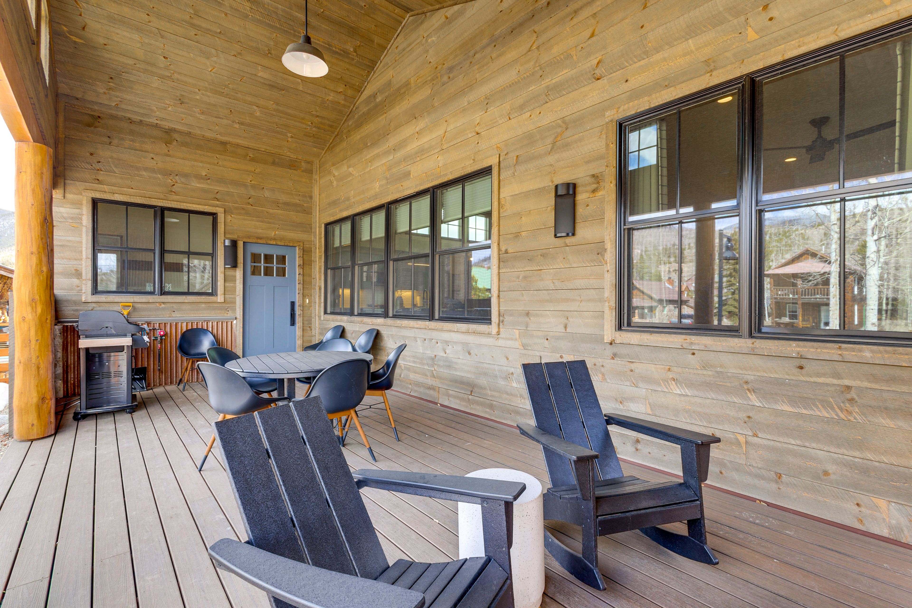 Covered Deck | Gas Grill | Wood-Burning Fireplace | Outdoor Dining