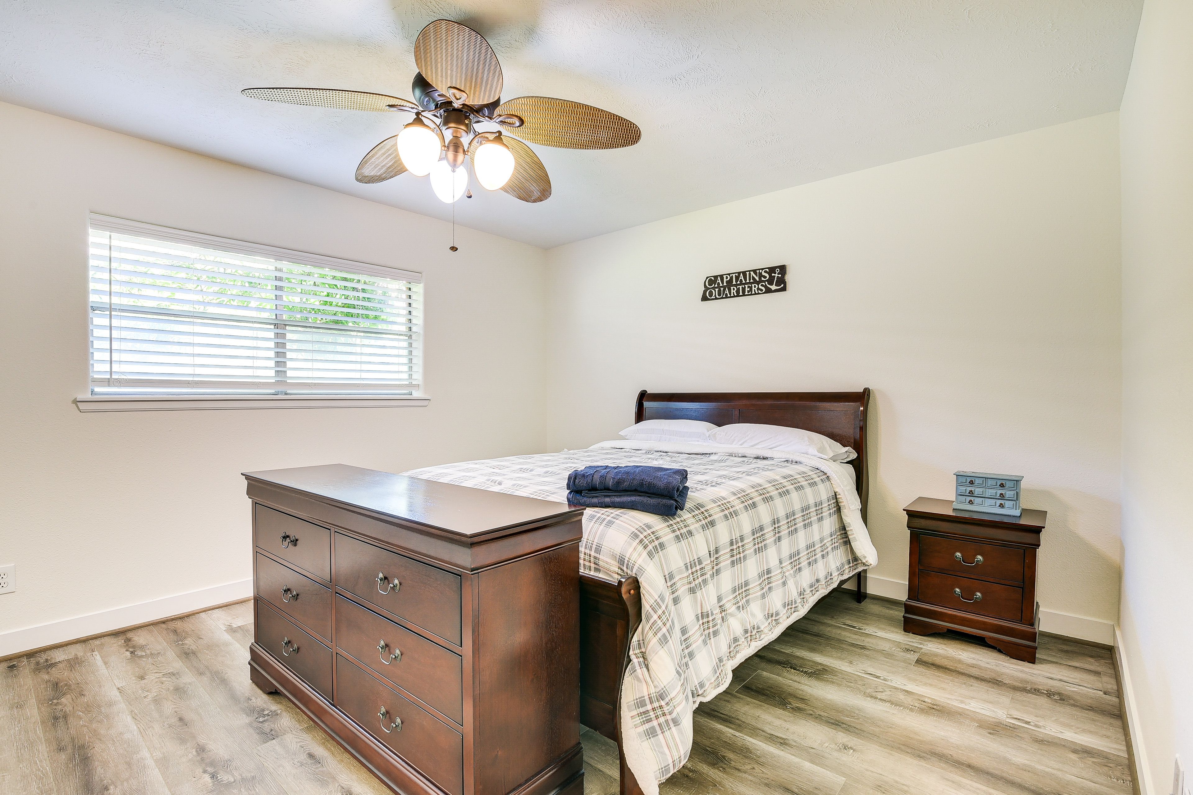 Bedroom Suite | Queen Bed | Walk-In Closet