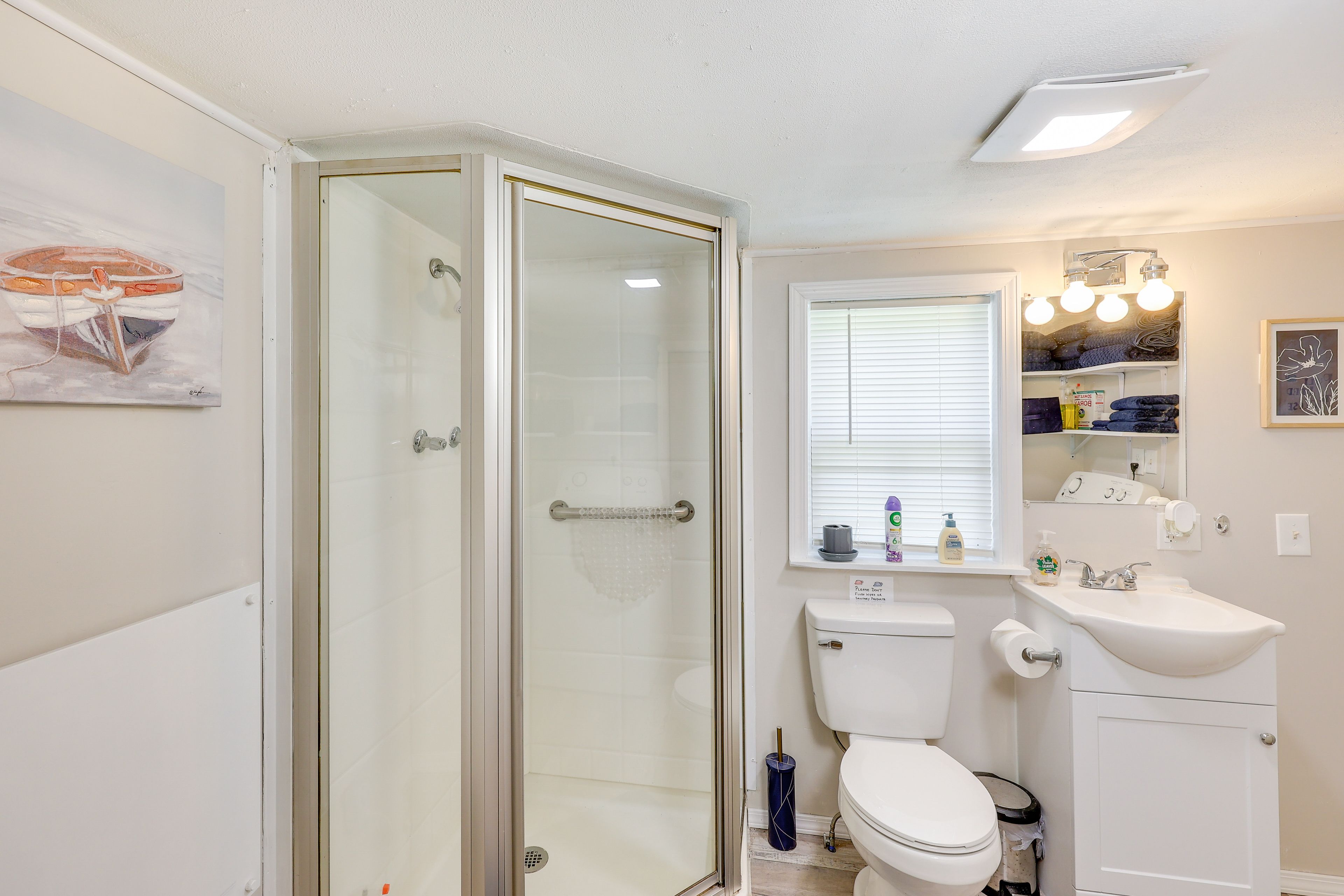 Full Bathroom | Towels Provided | Complimentary Toiletries | Washer & Dryer
