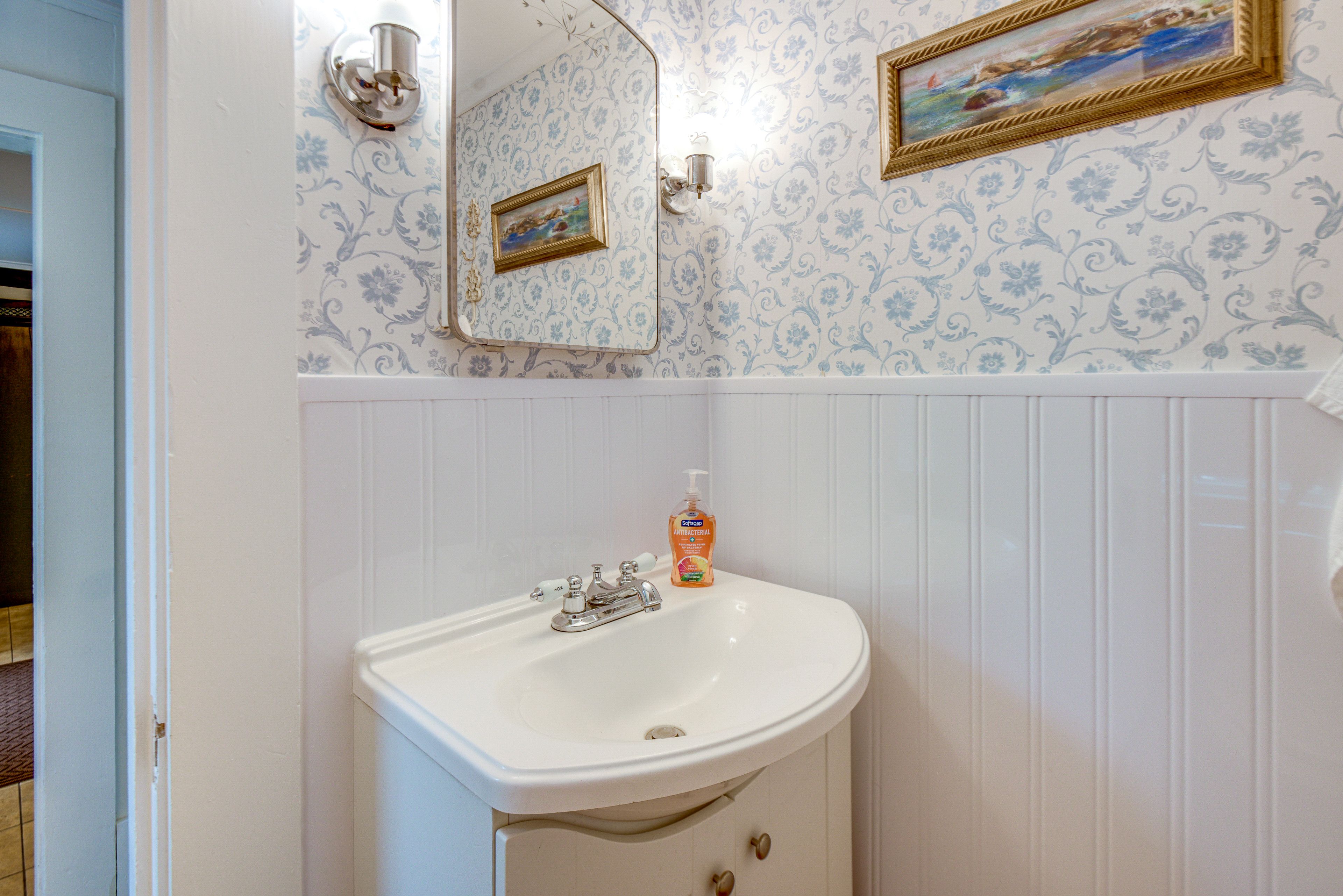 Full Bathroom | 1st Floor | Hair Dryer