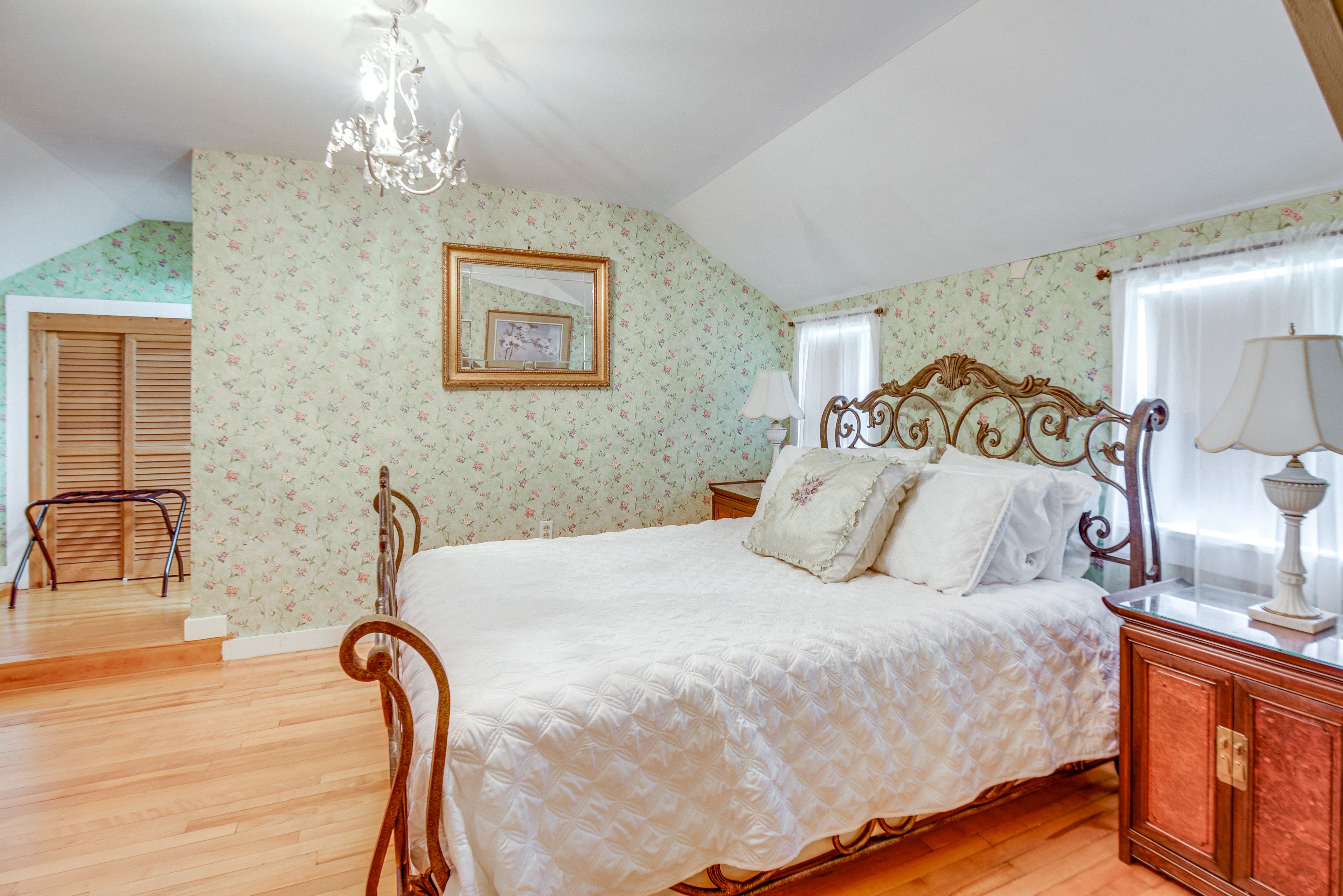 Bedroom 1 | 2nd Floor | Queen Bed | Linens Provided | Full En-Suite Bathroom
