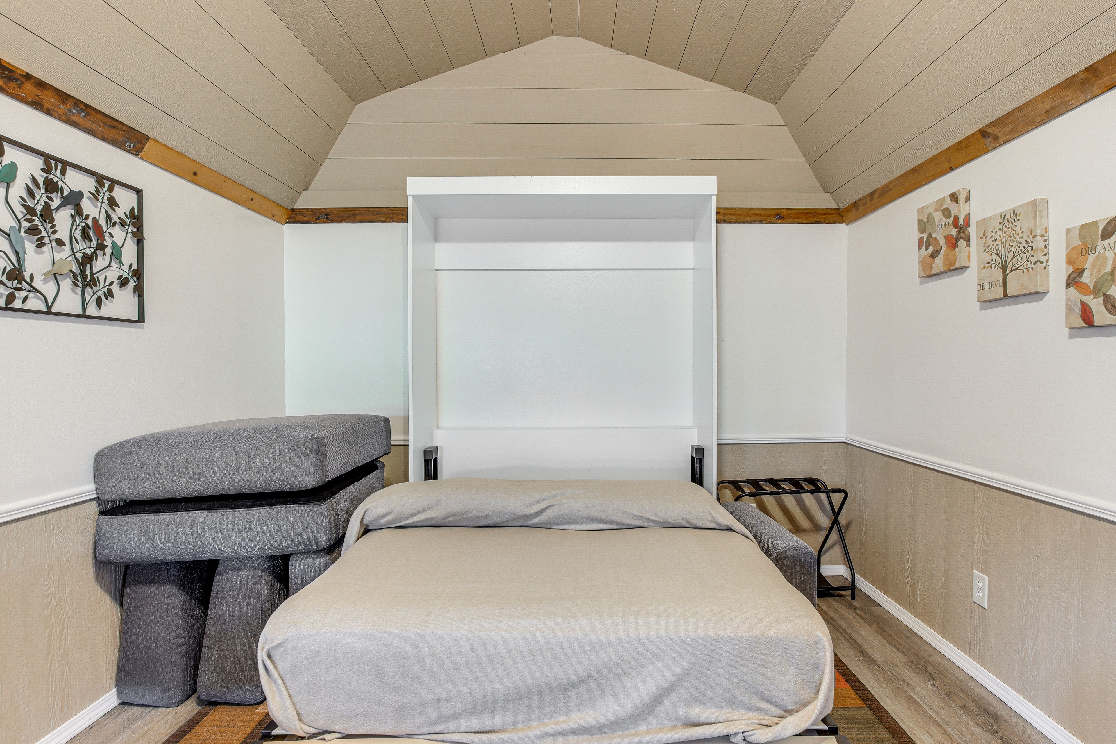 Studio | Full Sleeper Sofa | Linens Provided