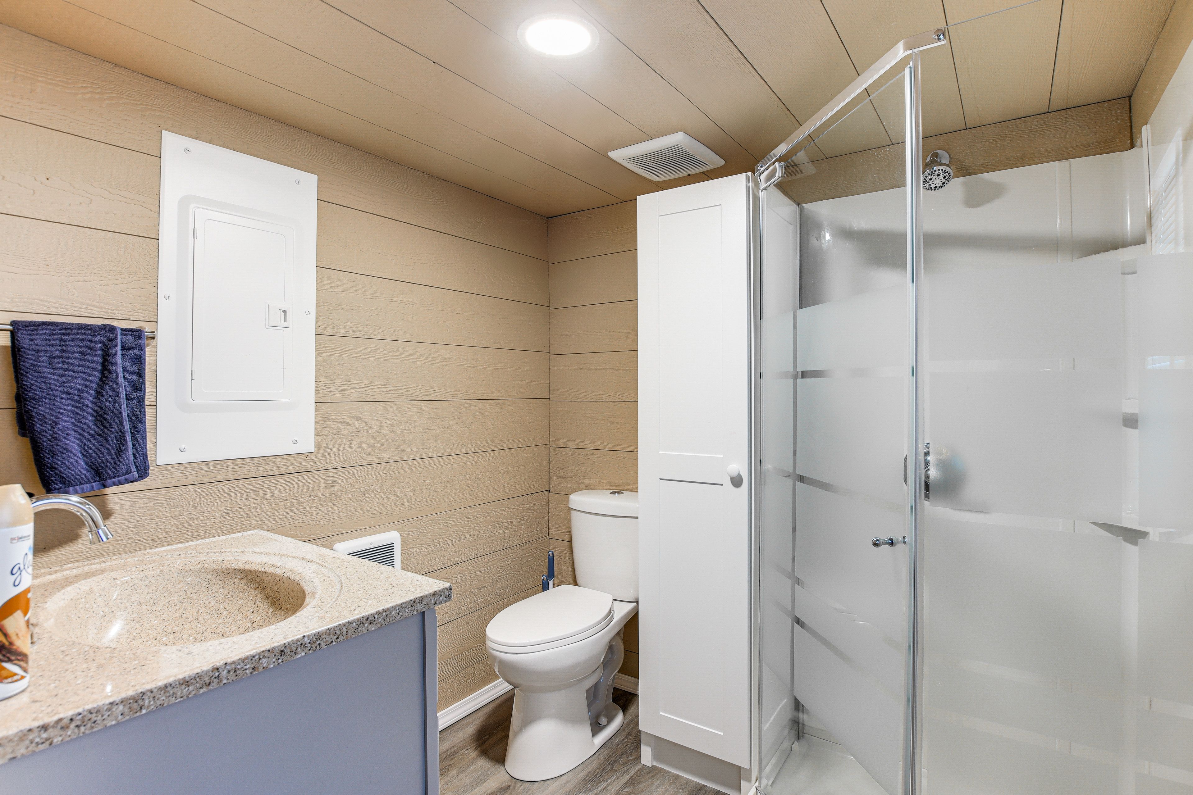 Full Bathroom | Complimentary Toiletries | Hair Dryer | Towels Provided