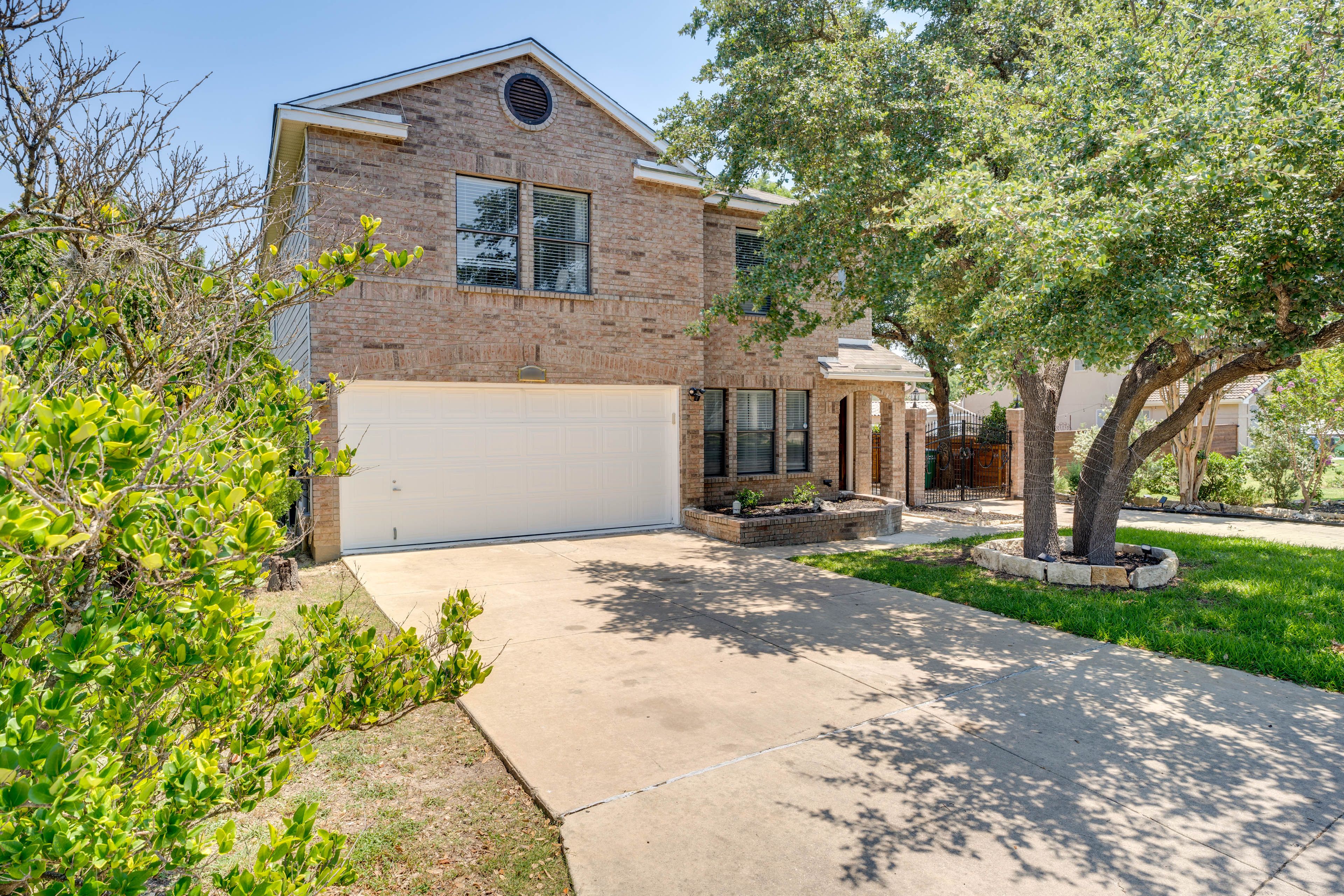 Property Exterior | Driveway (2 Vehicles) | Free Street Parking