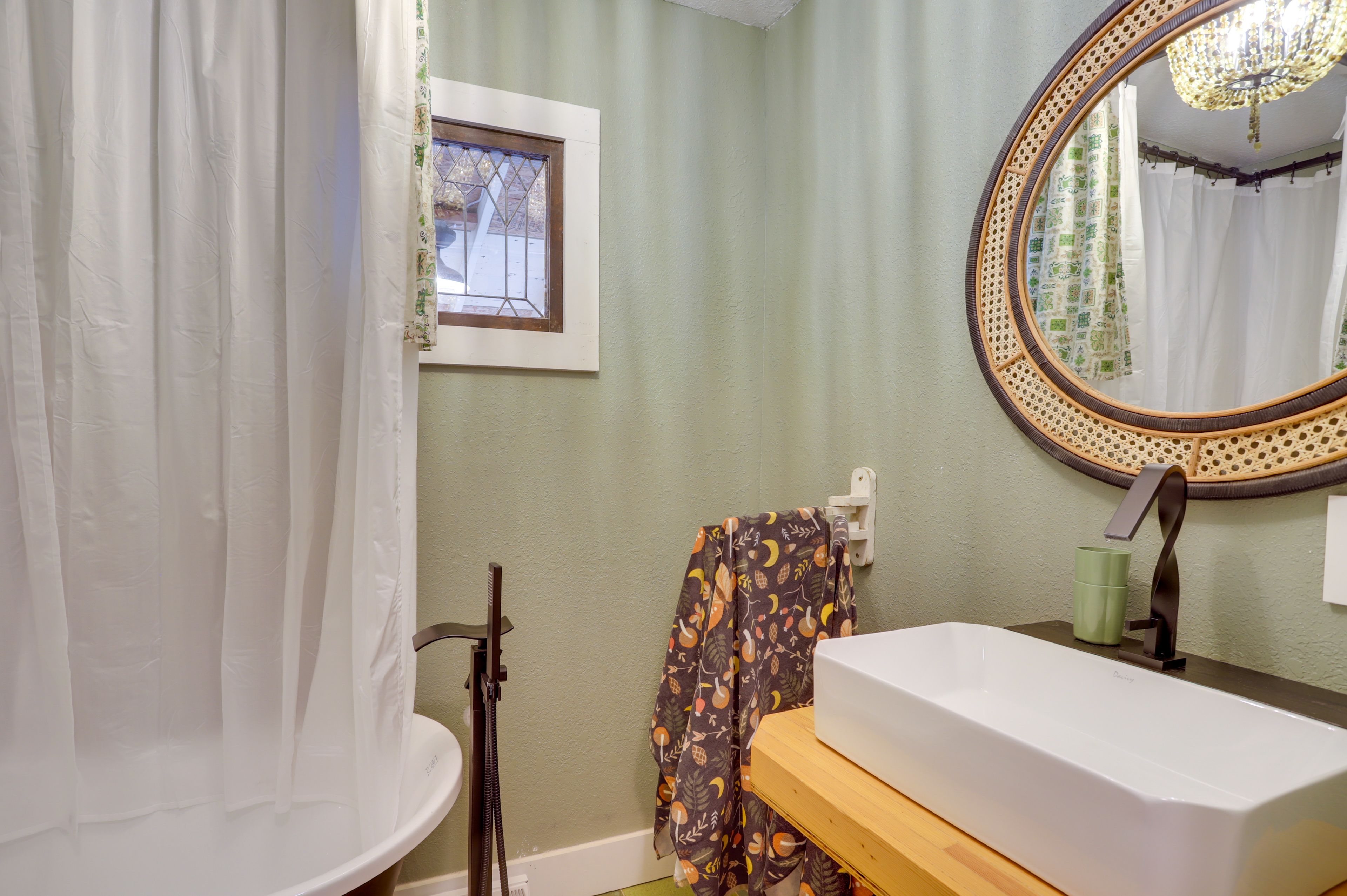 Full Bathroom