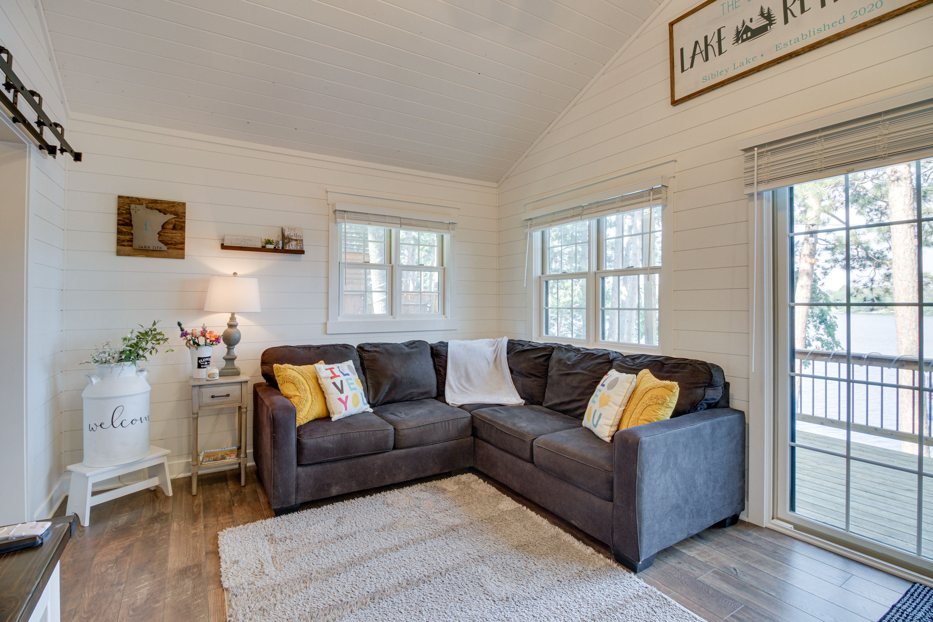 Living Room | Smart TV | Free WiFi
