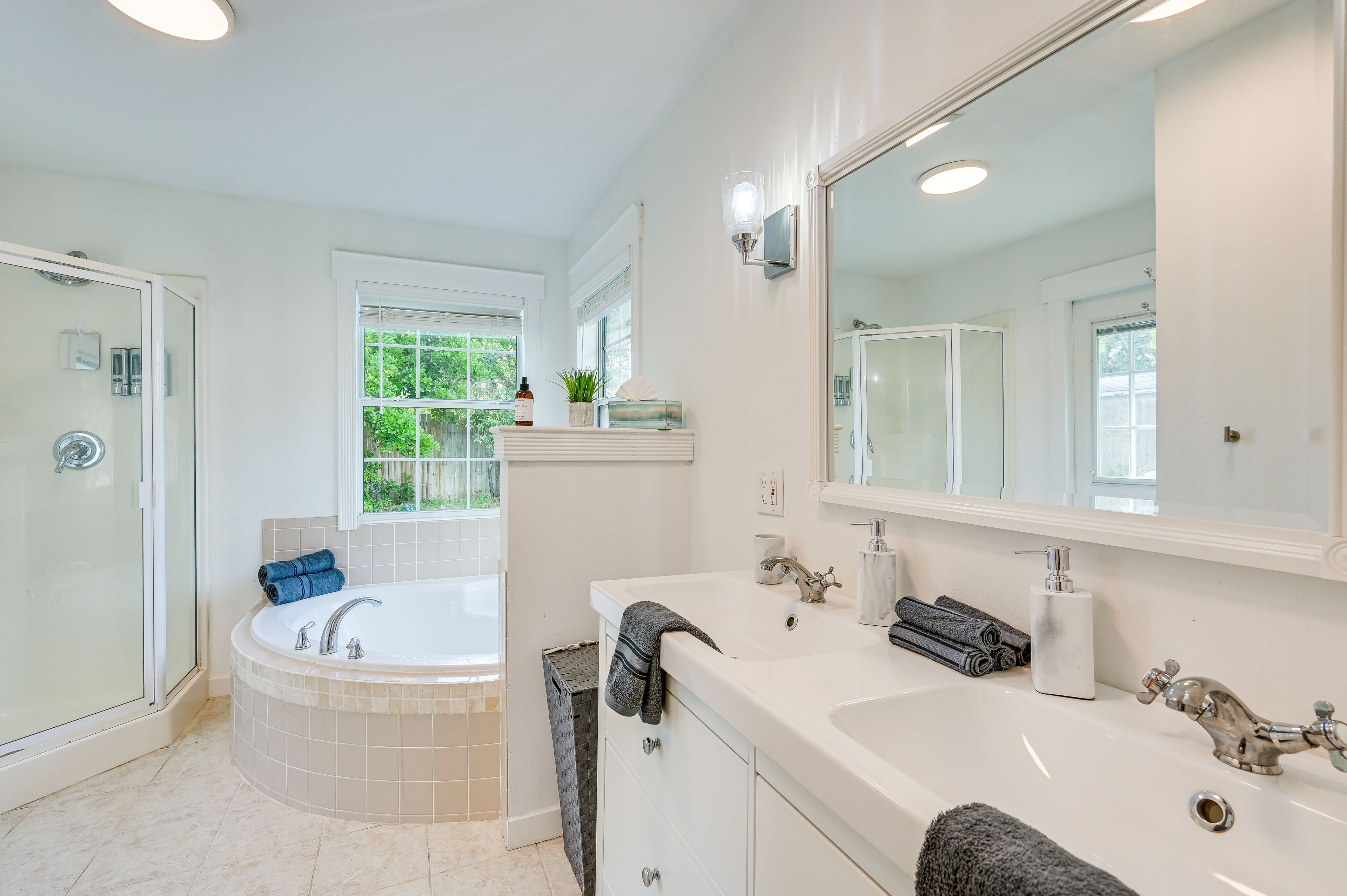En-Suite Bathroom | Towels Provided