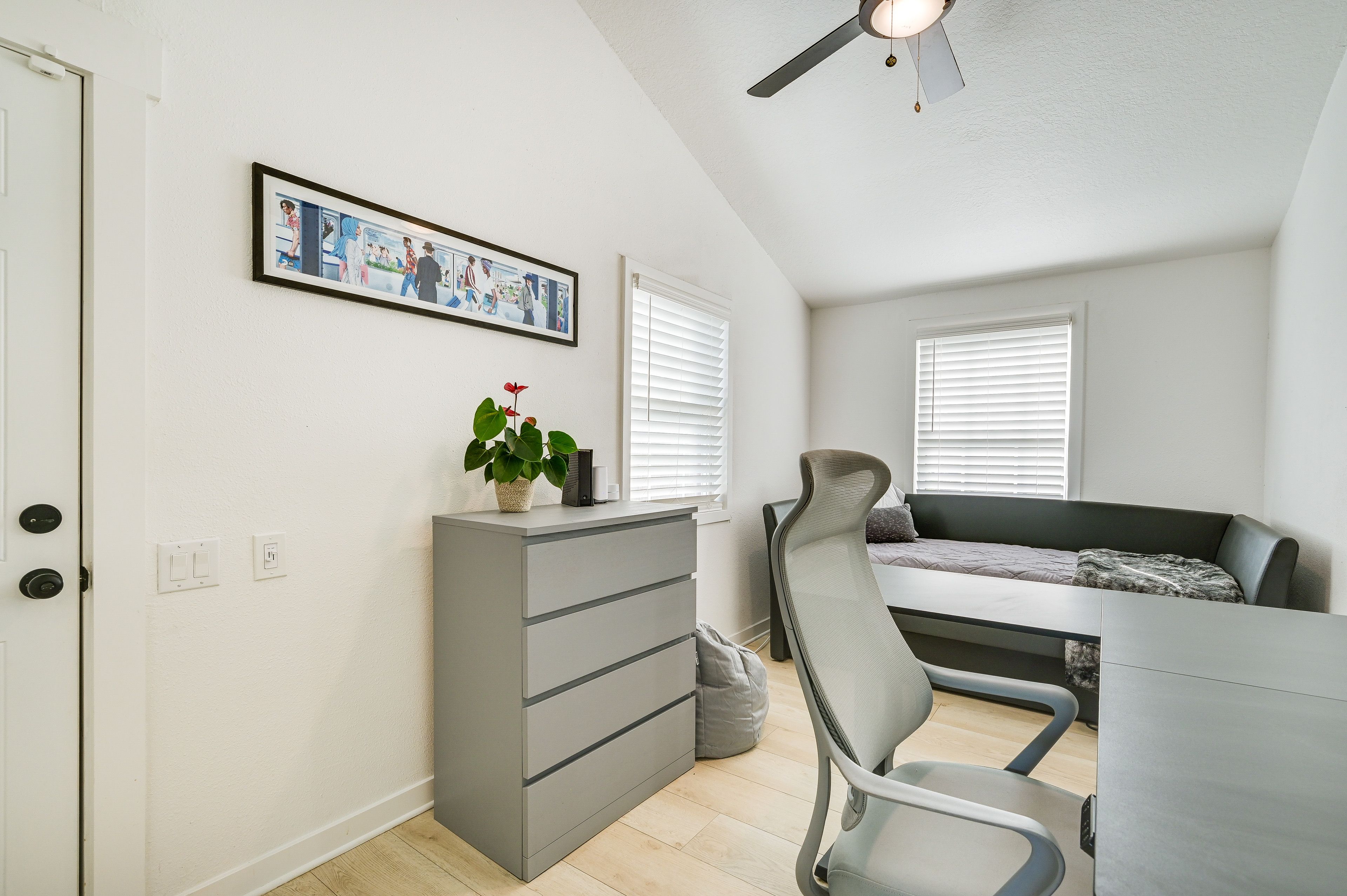 Bedroom 3 | Twin Daybed w/ Twin Trundle | Workspace