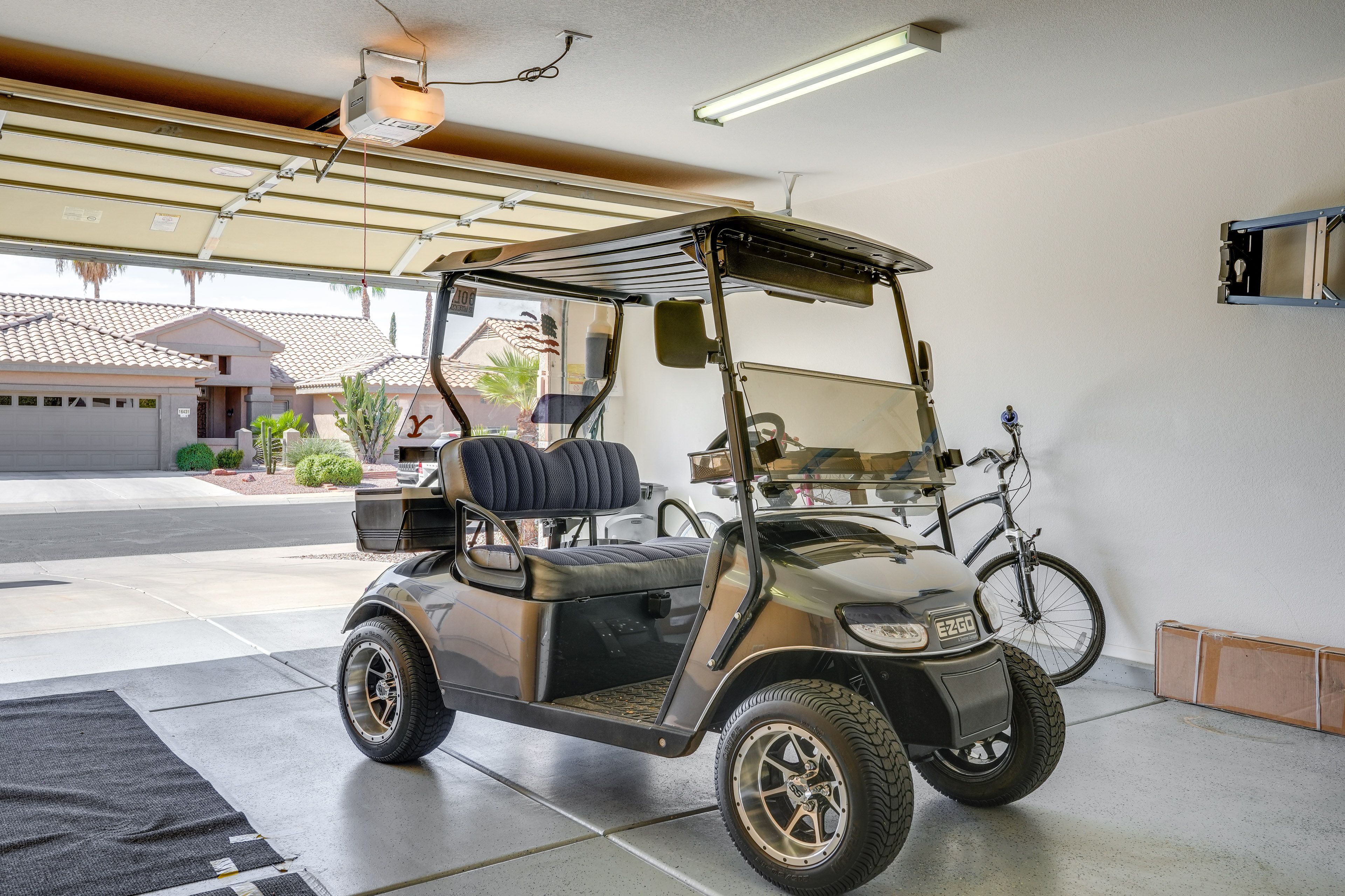Golf Cart/Bicycles Provided w/ Waiver