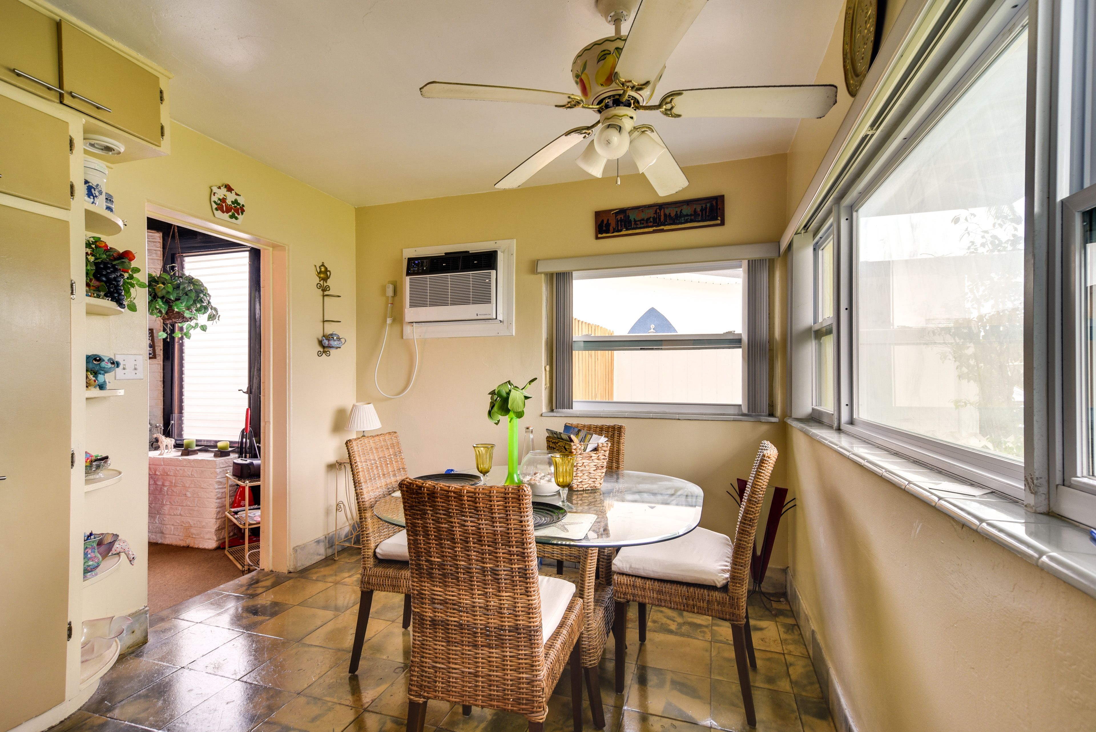 Dining Area | Dining Table | Dishware/Flatware