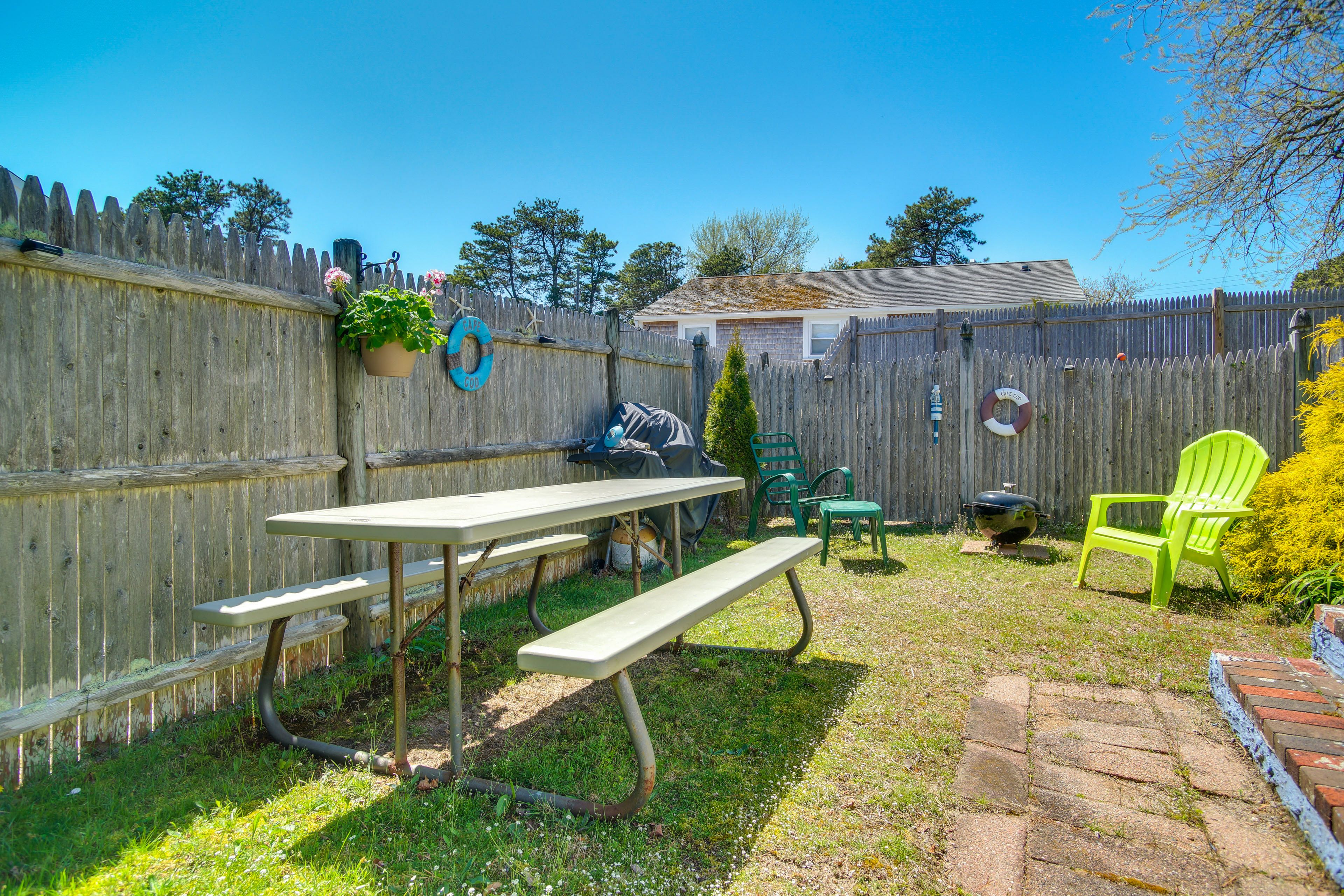 Outdoor Space | Single-Story Home | 2 Grills