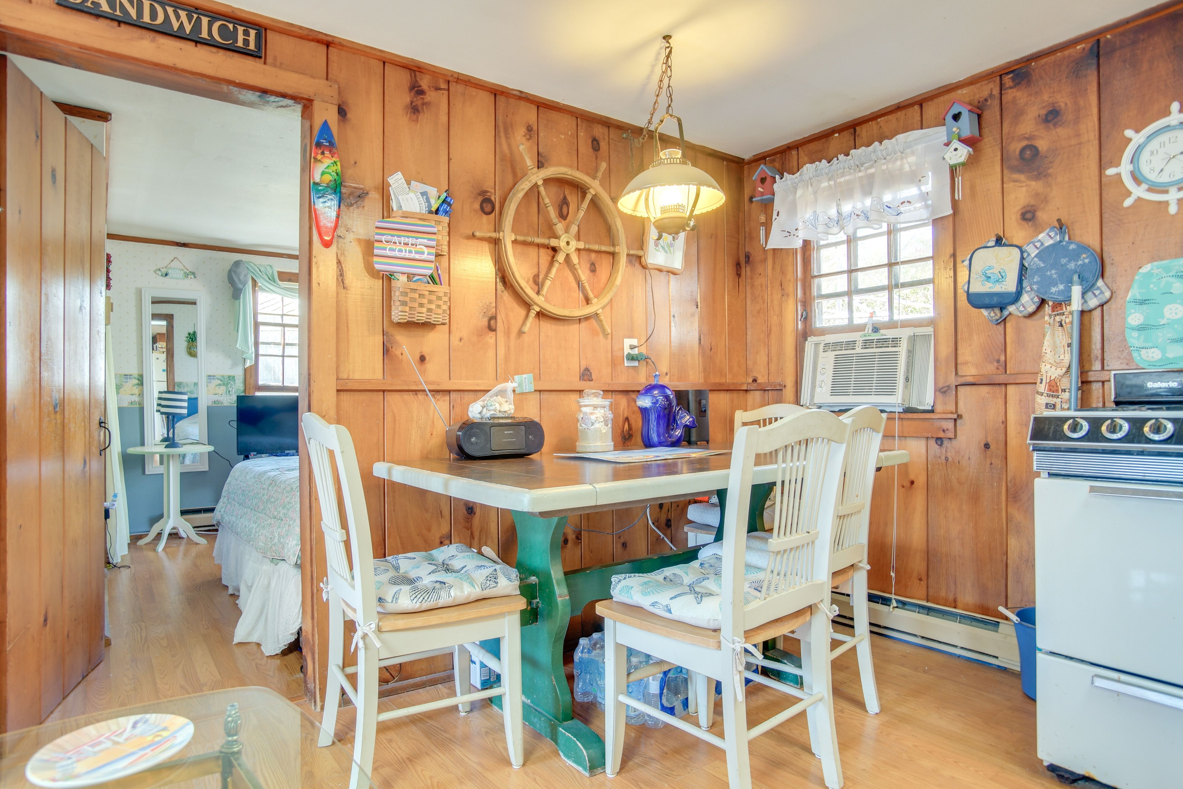 Dining Area | Dishware & Flatware