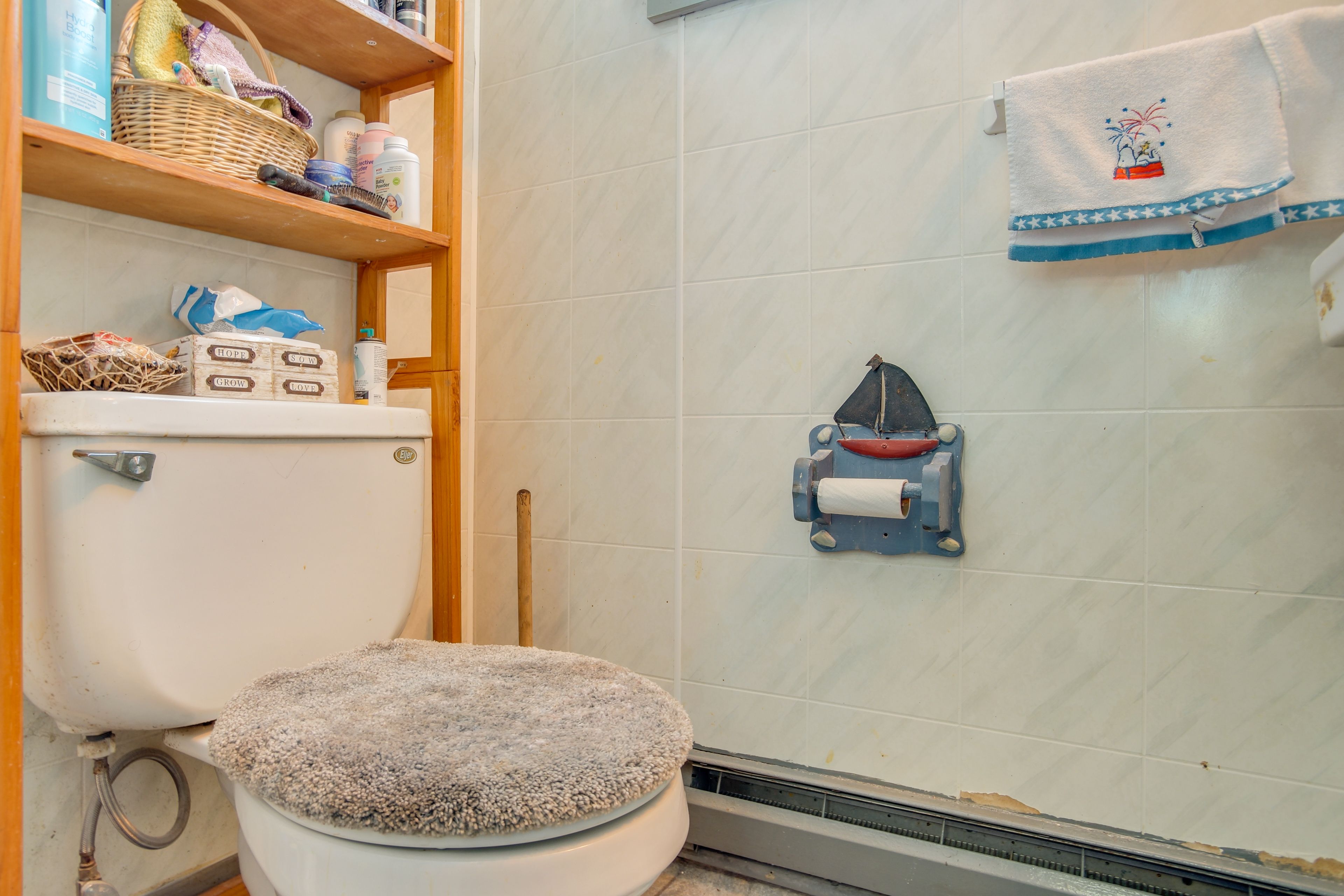 Full Bathroom | Complimentary Toiletries