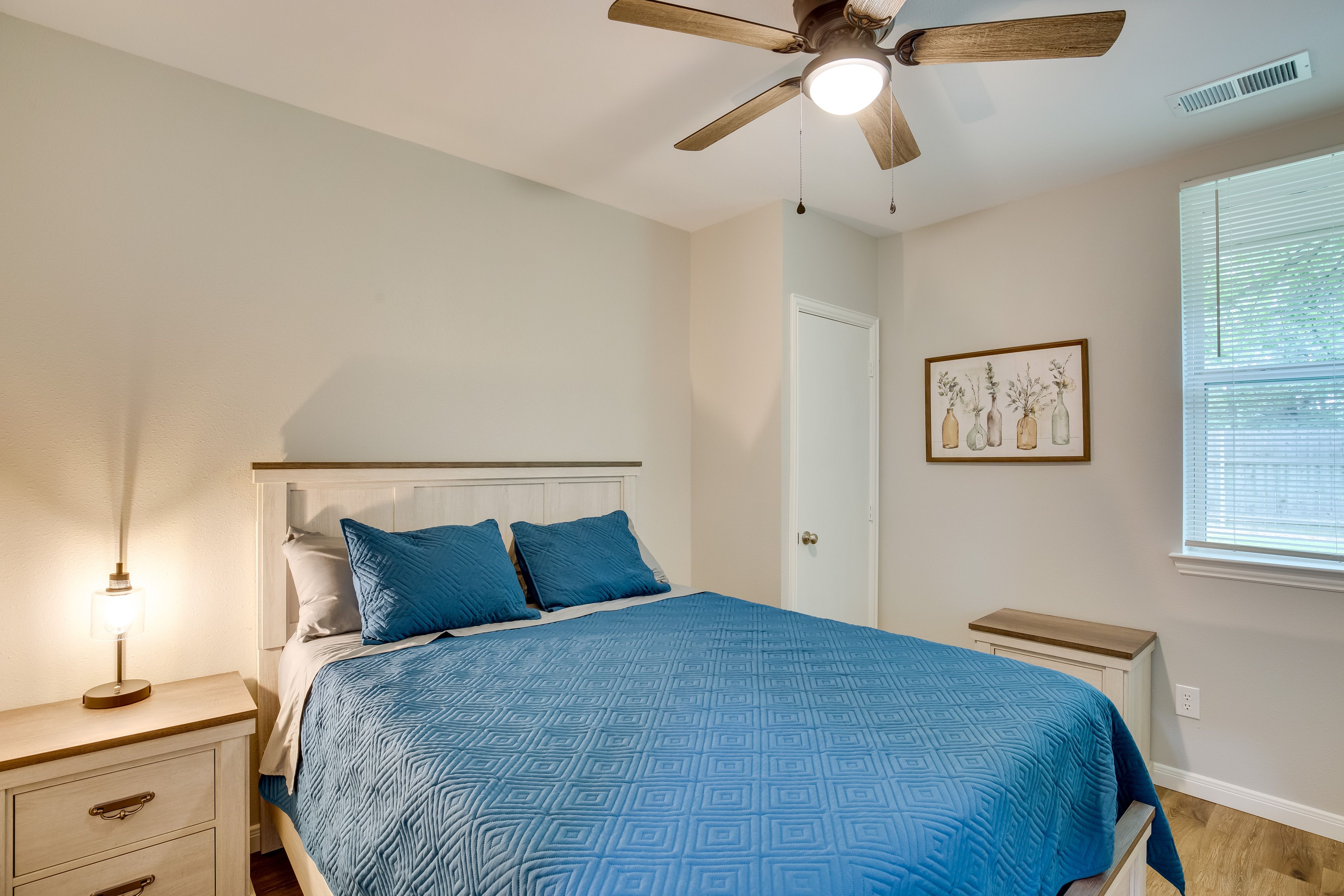 Bedroom 2 | Queen Bed