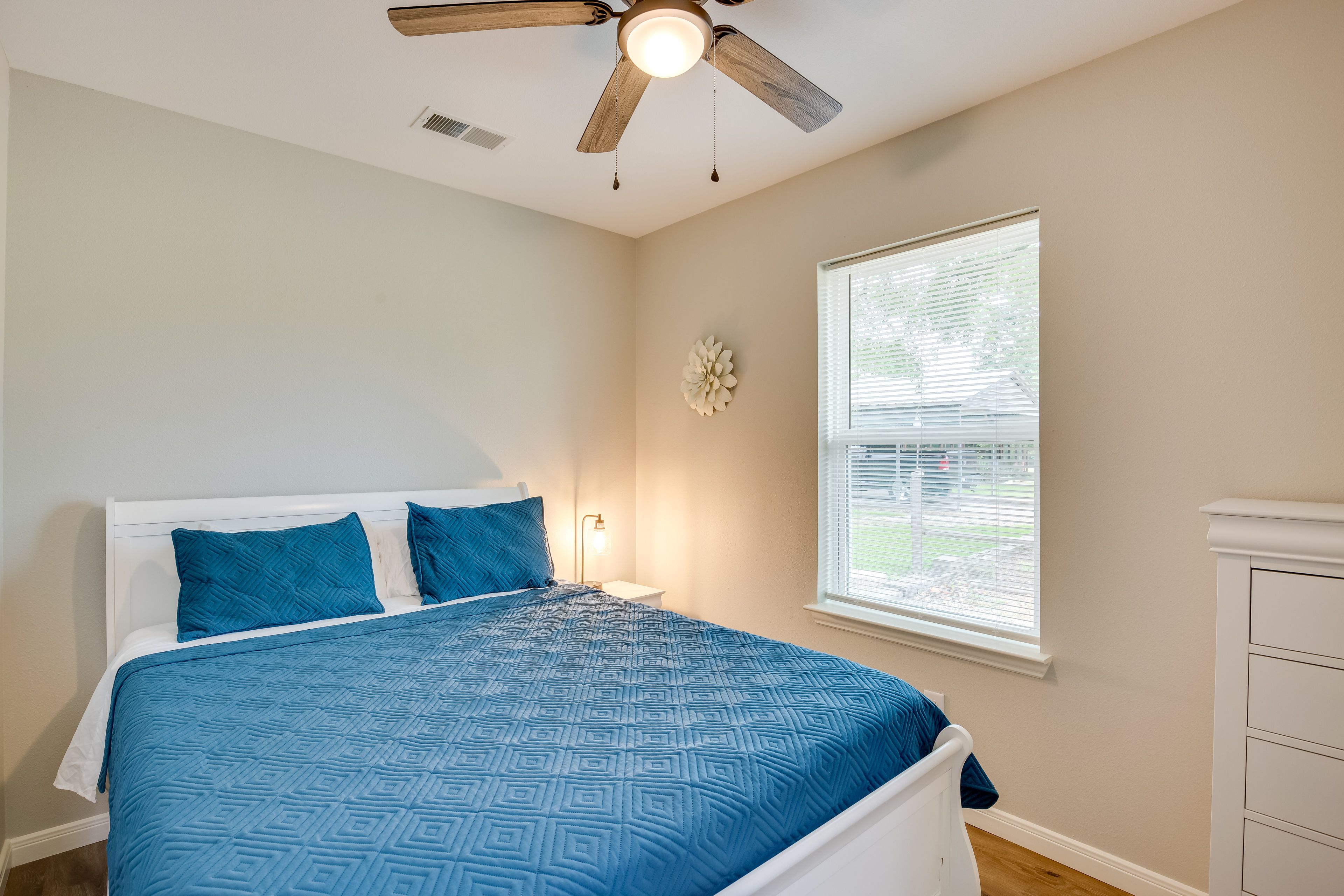 Bedroom 4 | Queen Bed