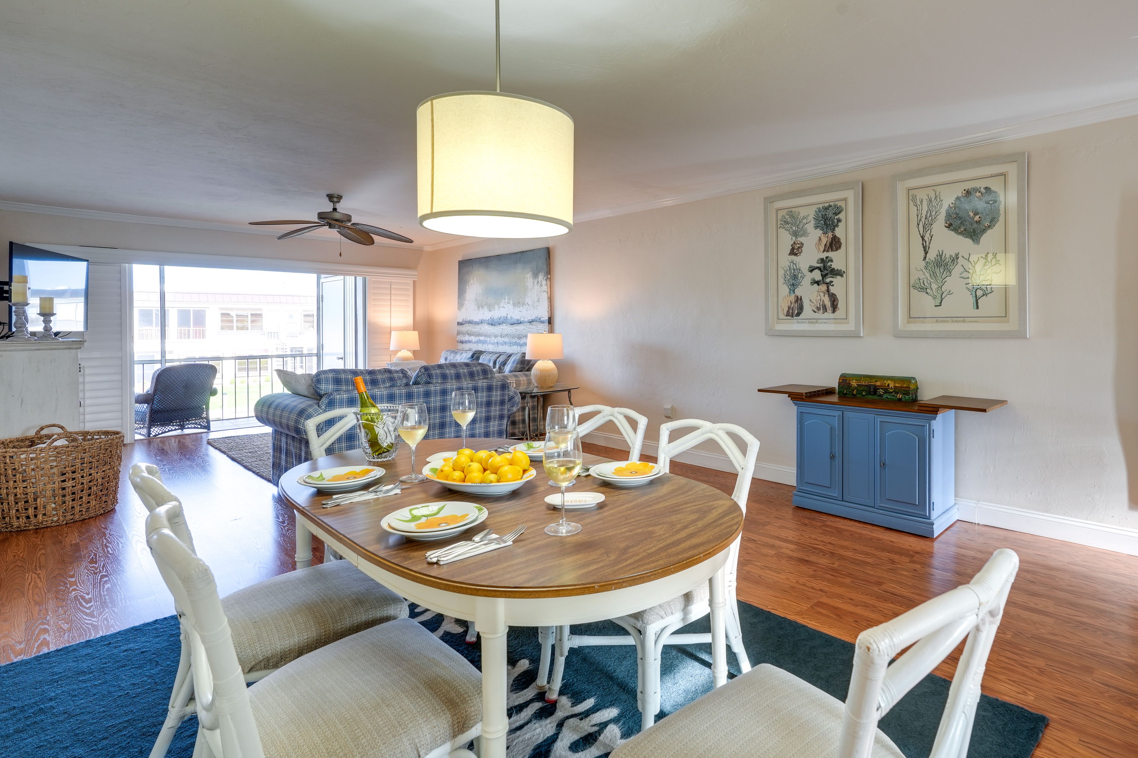 Dining Area | Dishware & Flatware Provided