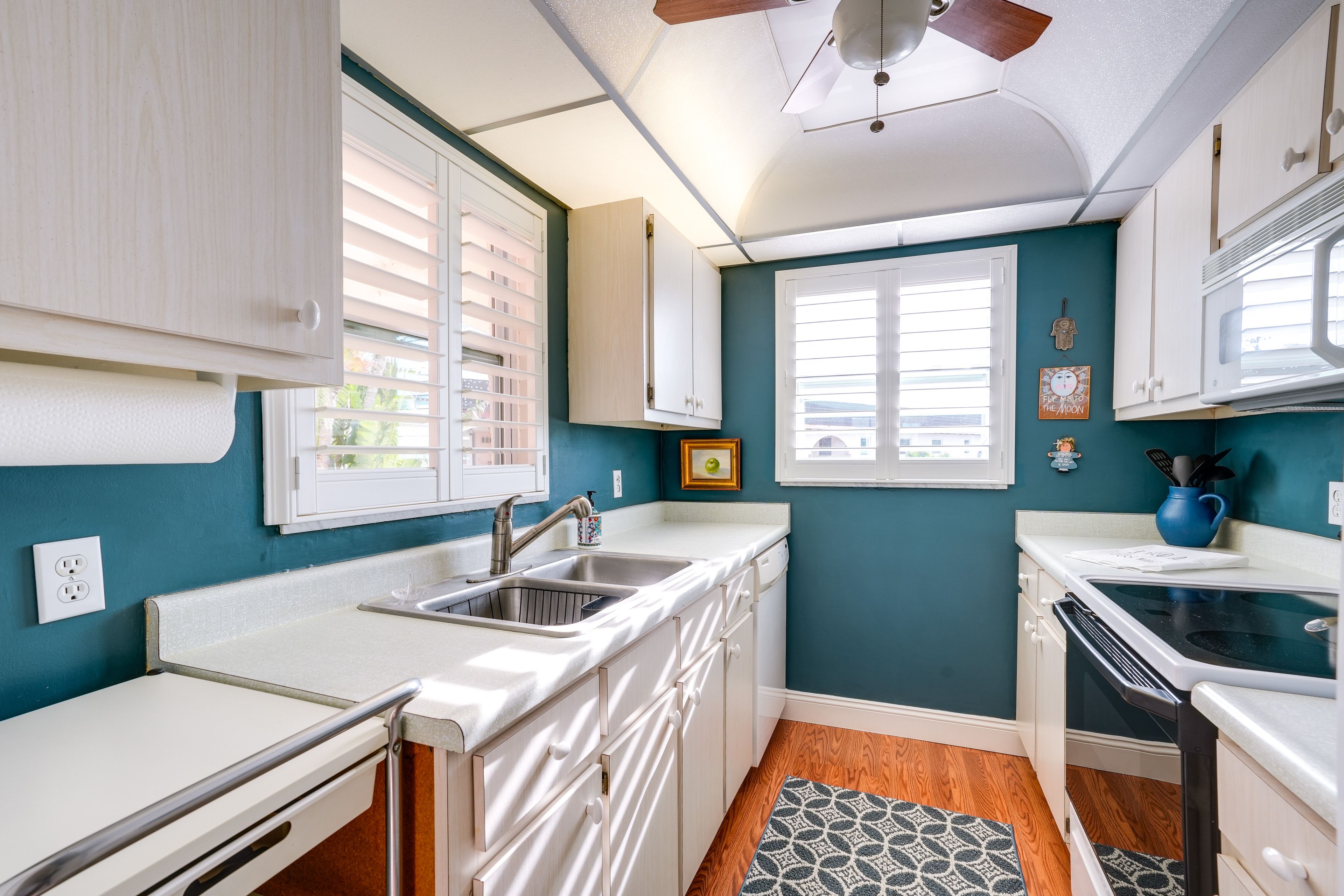 Kitchen | Cooking Basics | Coffee Maker | Trash Bags & Paper Towels Provided