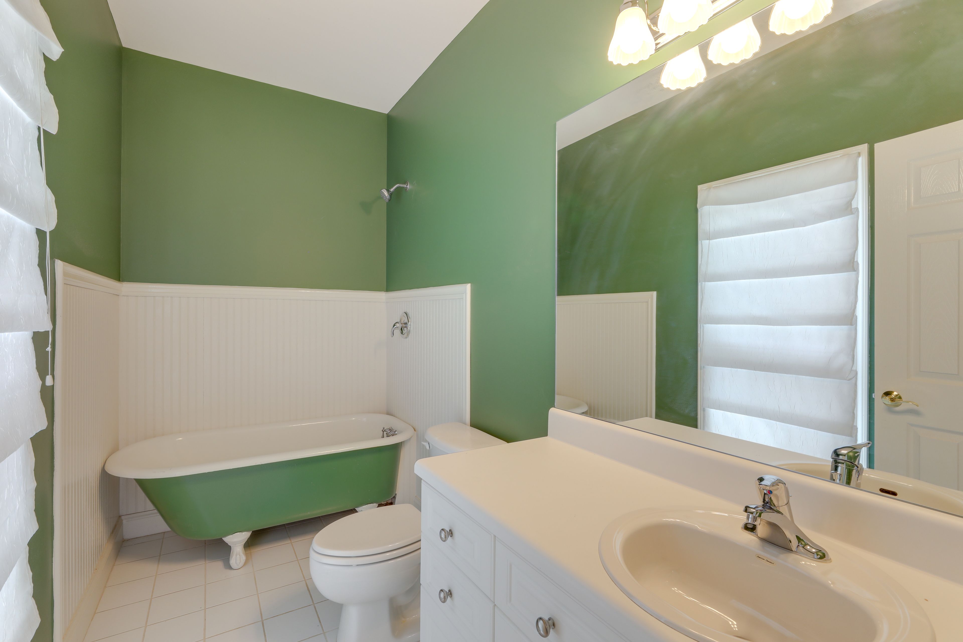 Full Bathroom | 2nd Floor | Shower/Soaking Tub Combo | Hair Dryer