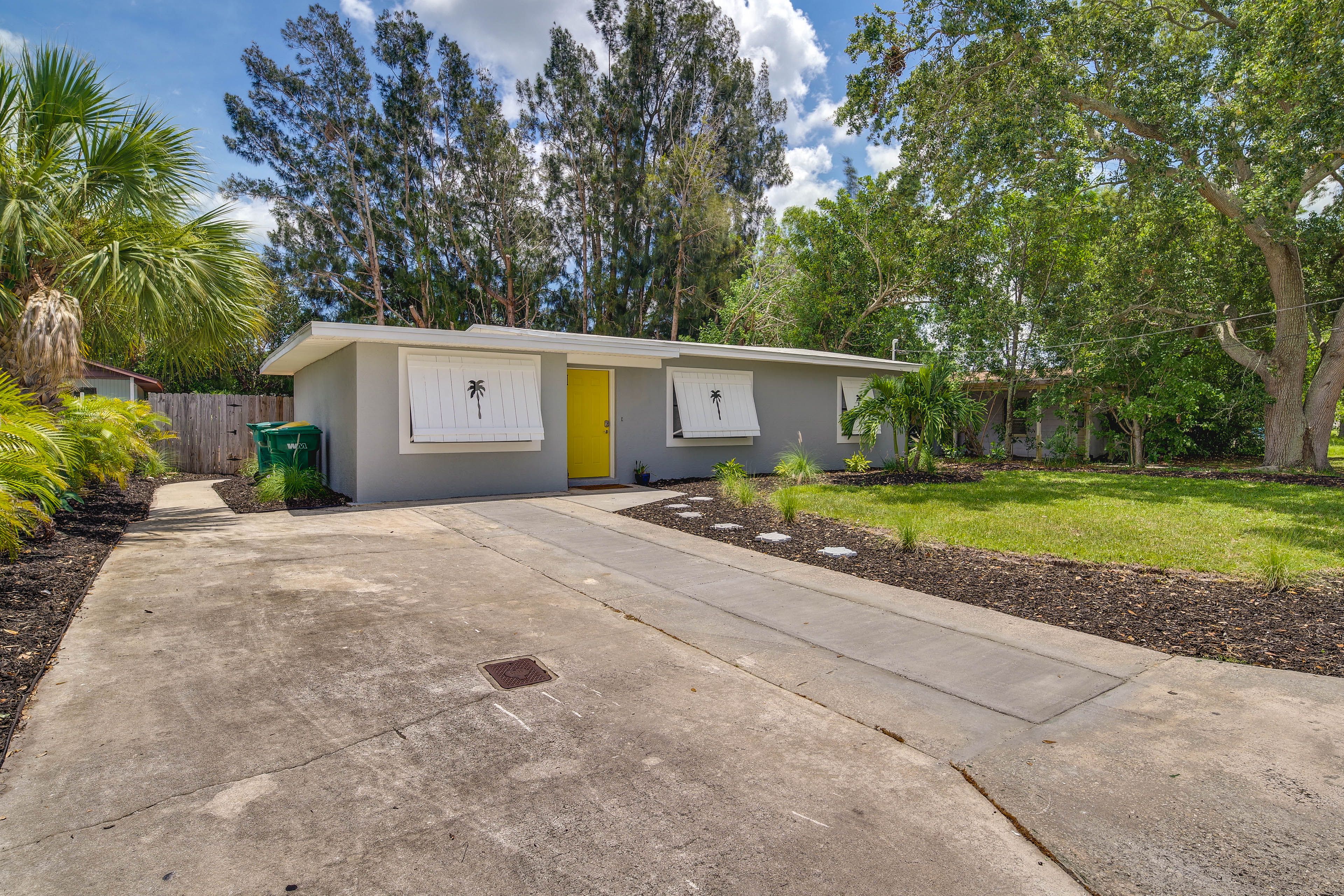 Exterior | Parking | Driveway (2 Vehicles) | Free Street Parking