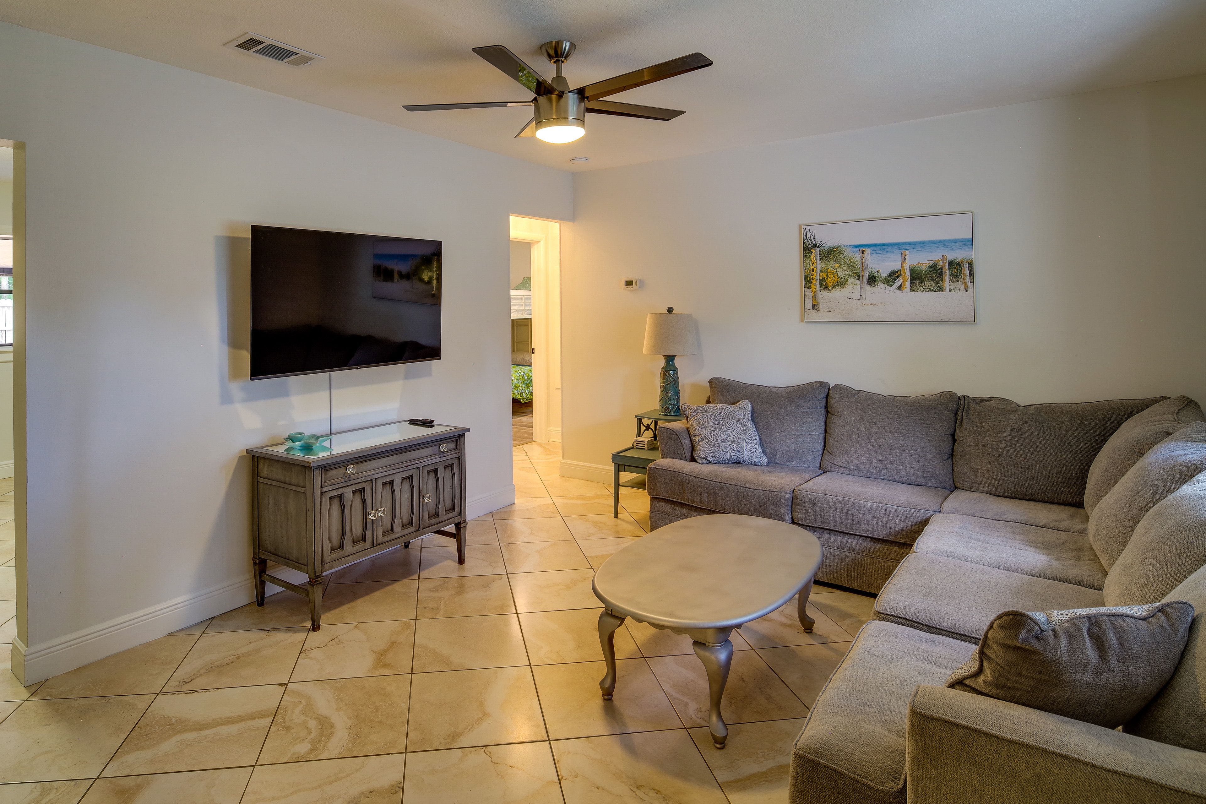 Living Room | Smart TV | Central A/C | Ceiling Fans | Free WiFi | Board Games