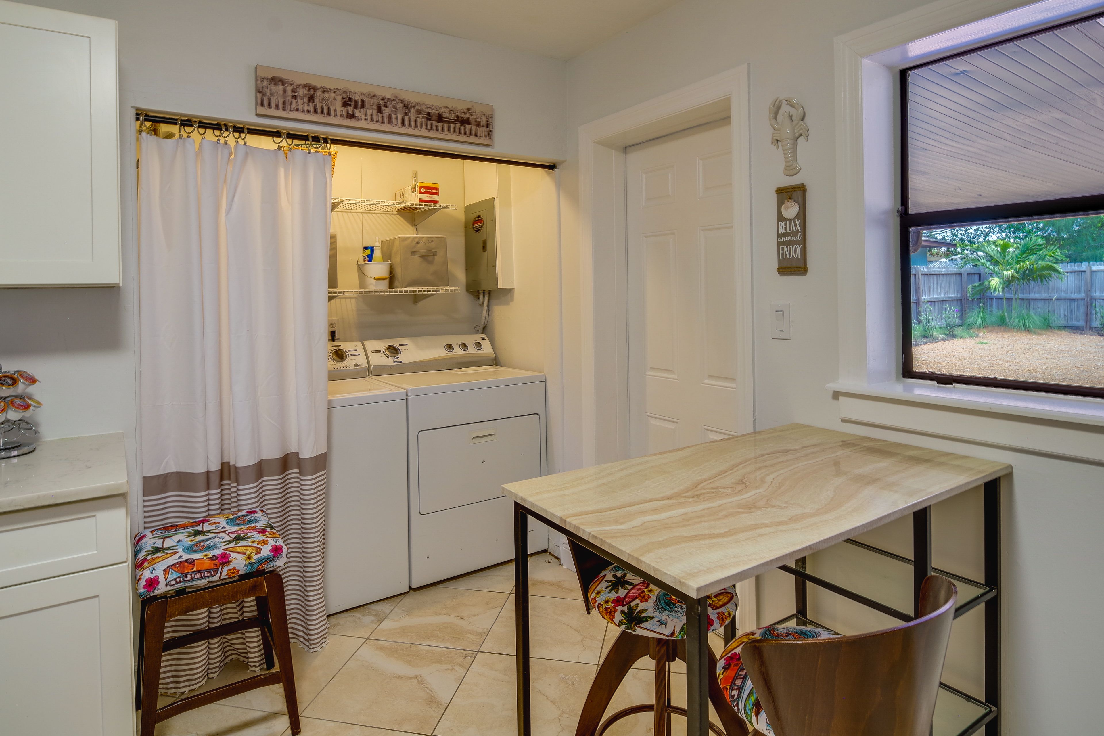 Additional Dining Area | Dining Table | Washer/Dryer | Trash Bags/Paper Towels