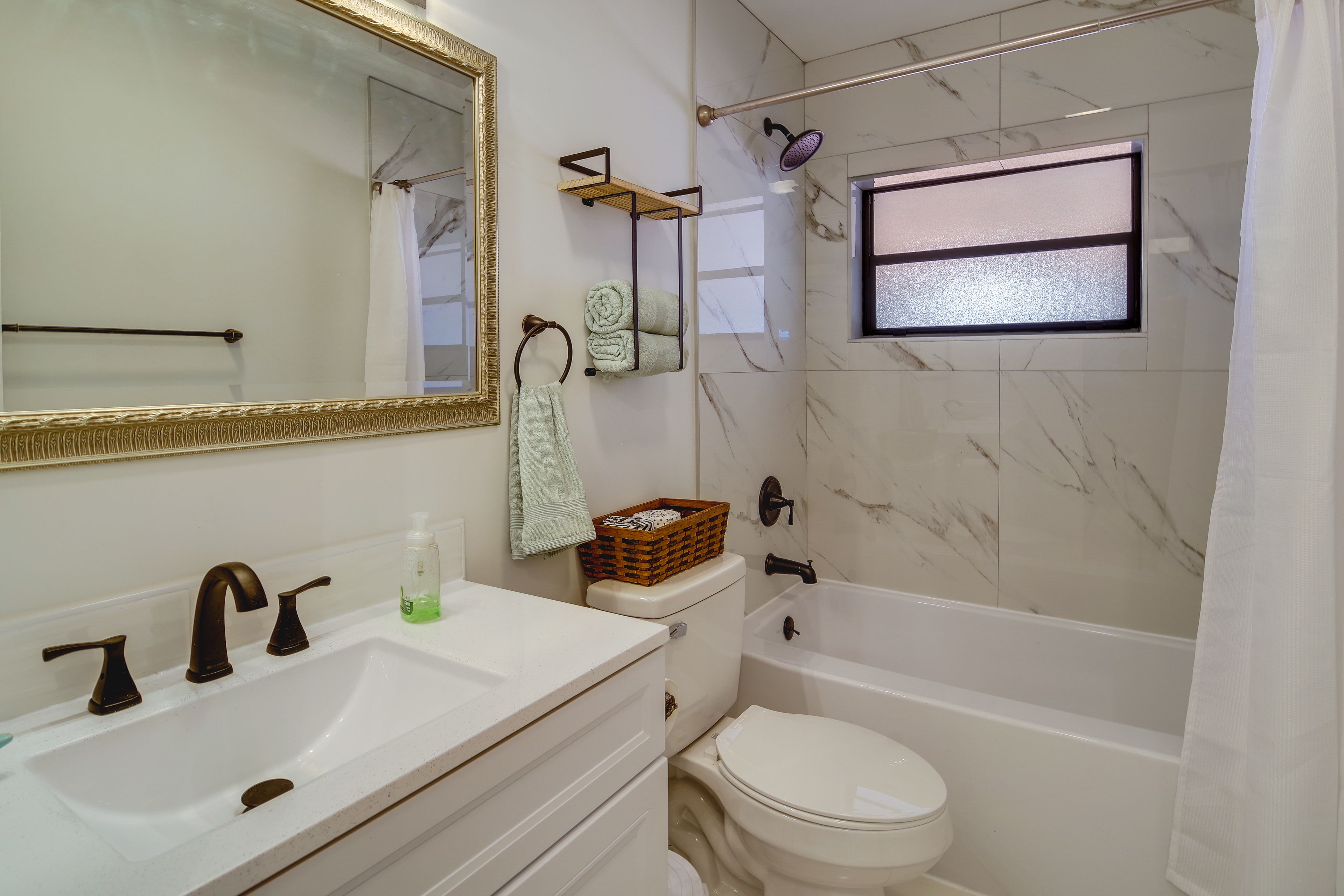 Full Bathroom | Shower/Tub Combo | Hair Dryer