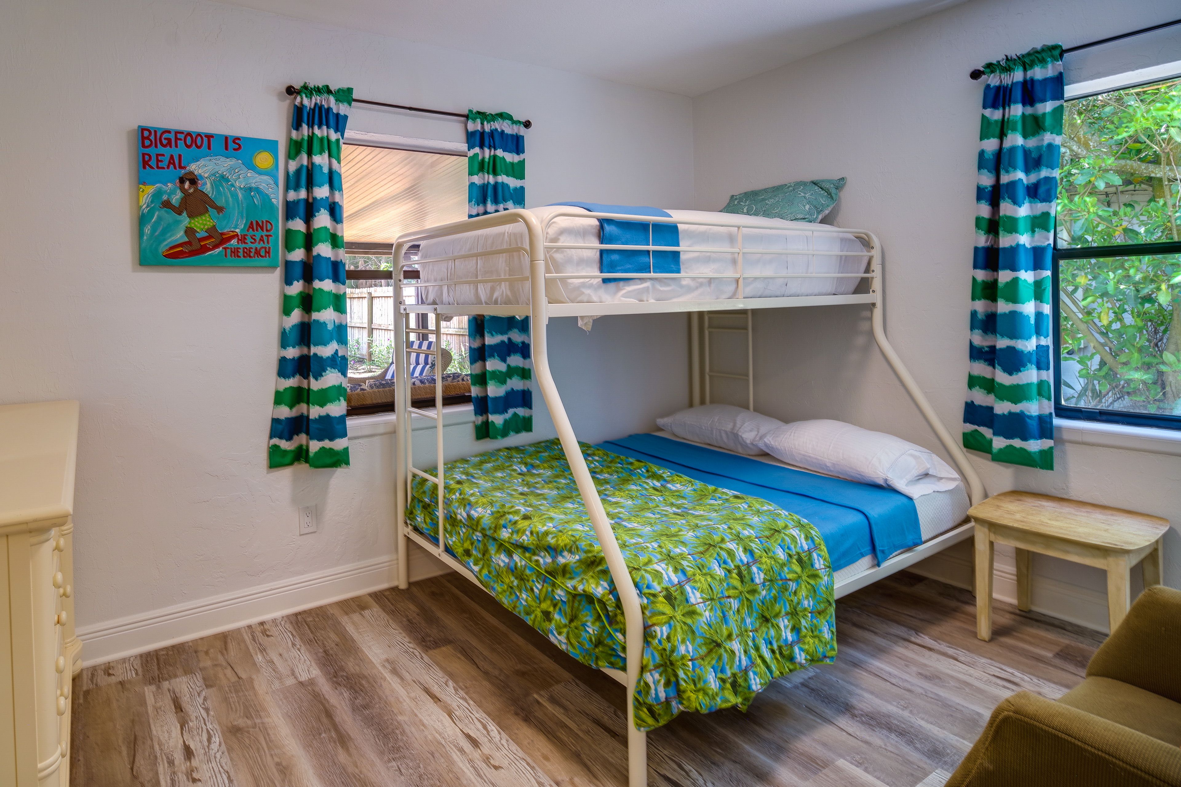 Bedroom 3 | Twin/Full Bunk Bed