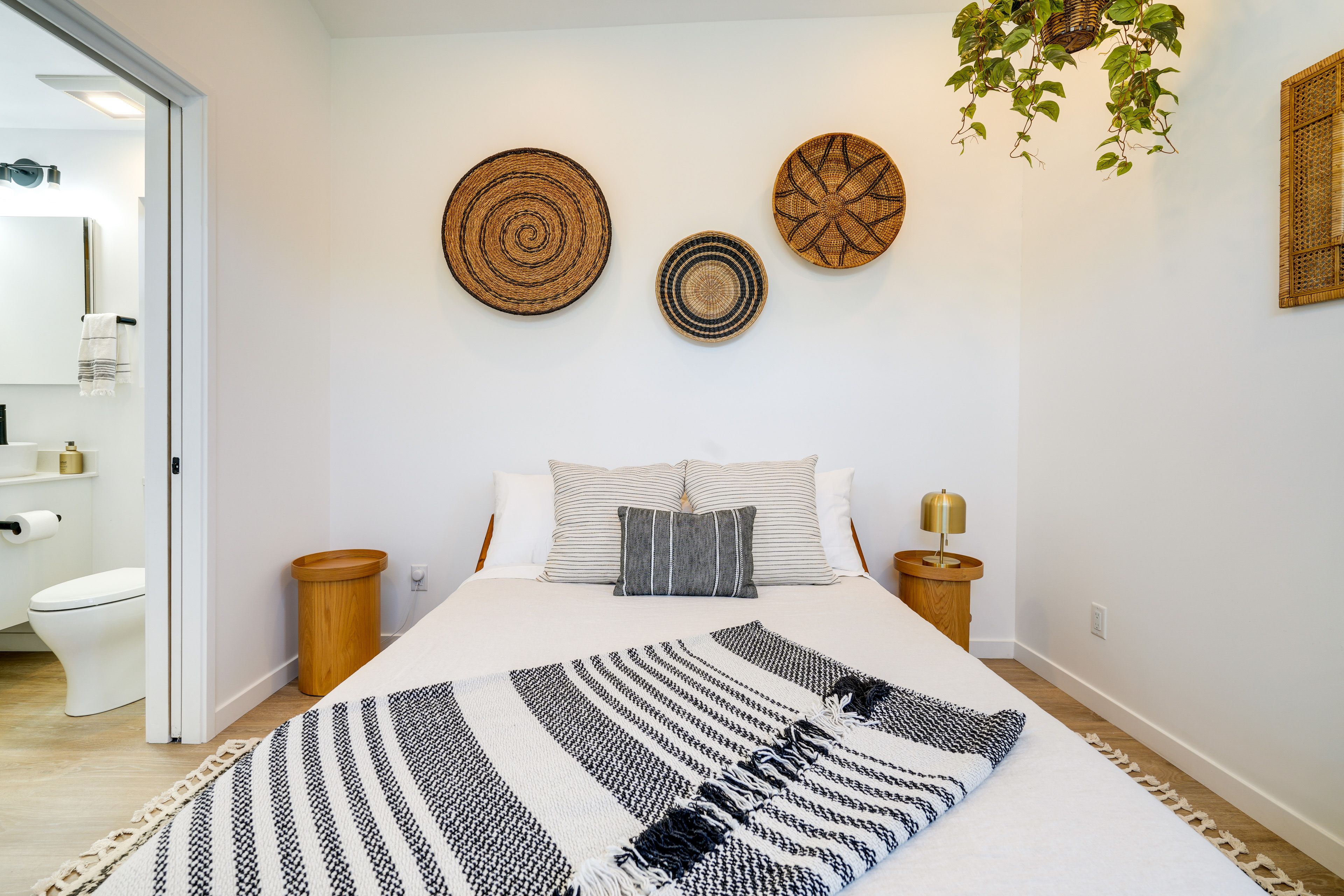Bedroom | Queen Bed | Linens Provided | Laptop-Friendly Desk