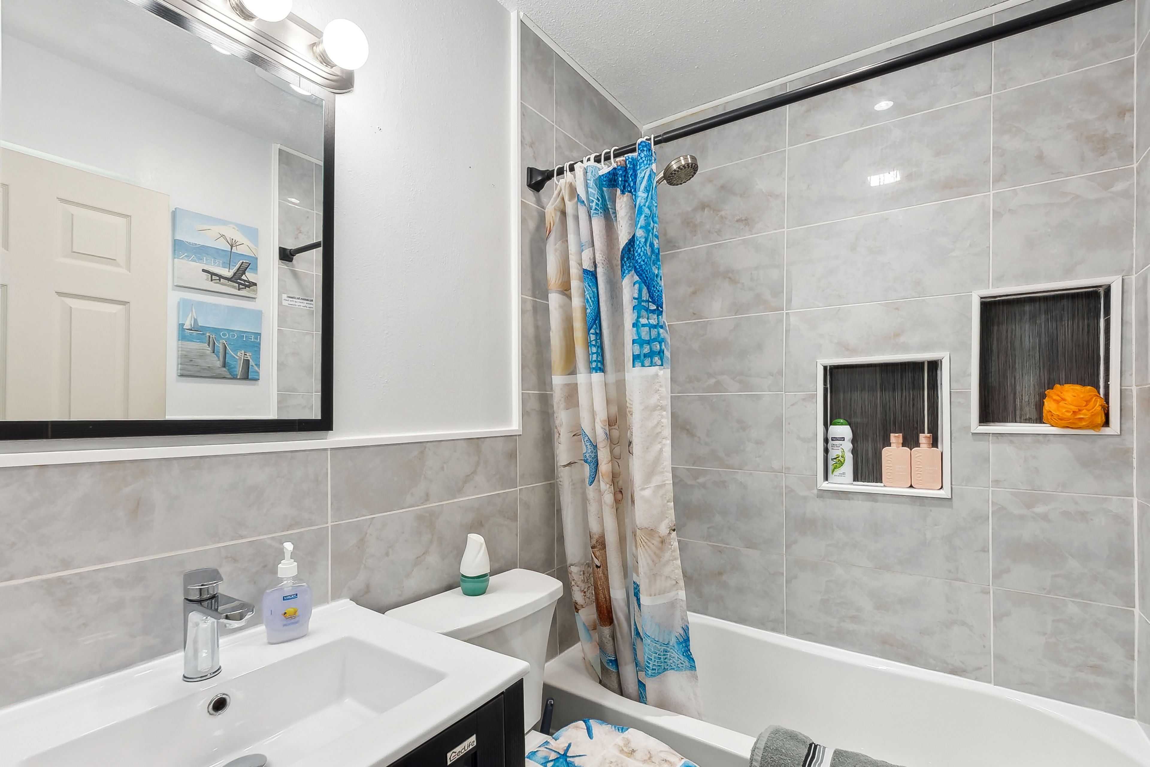 En-Suite Bathroom | Towels Provided