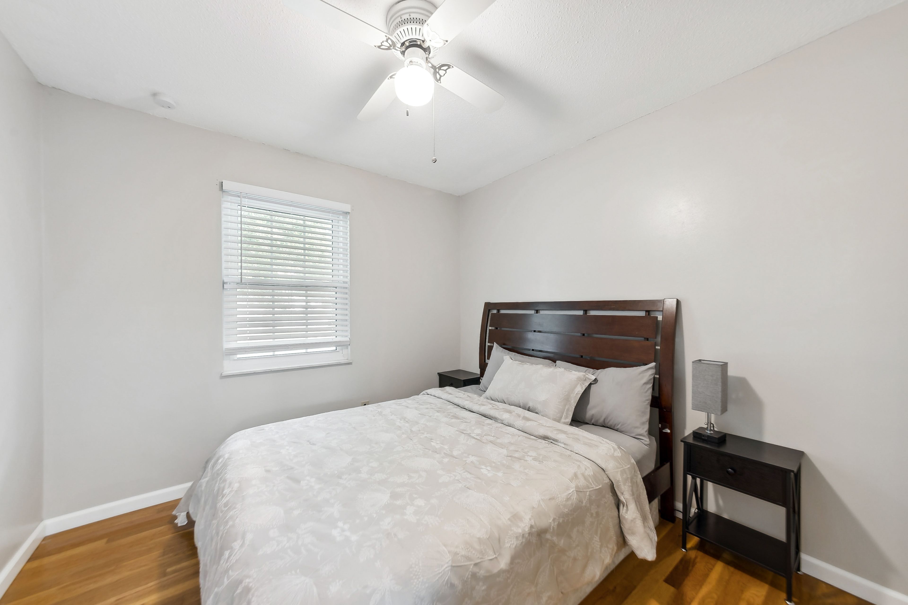 Bedroom 3 | Queen Bed