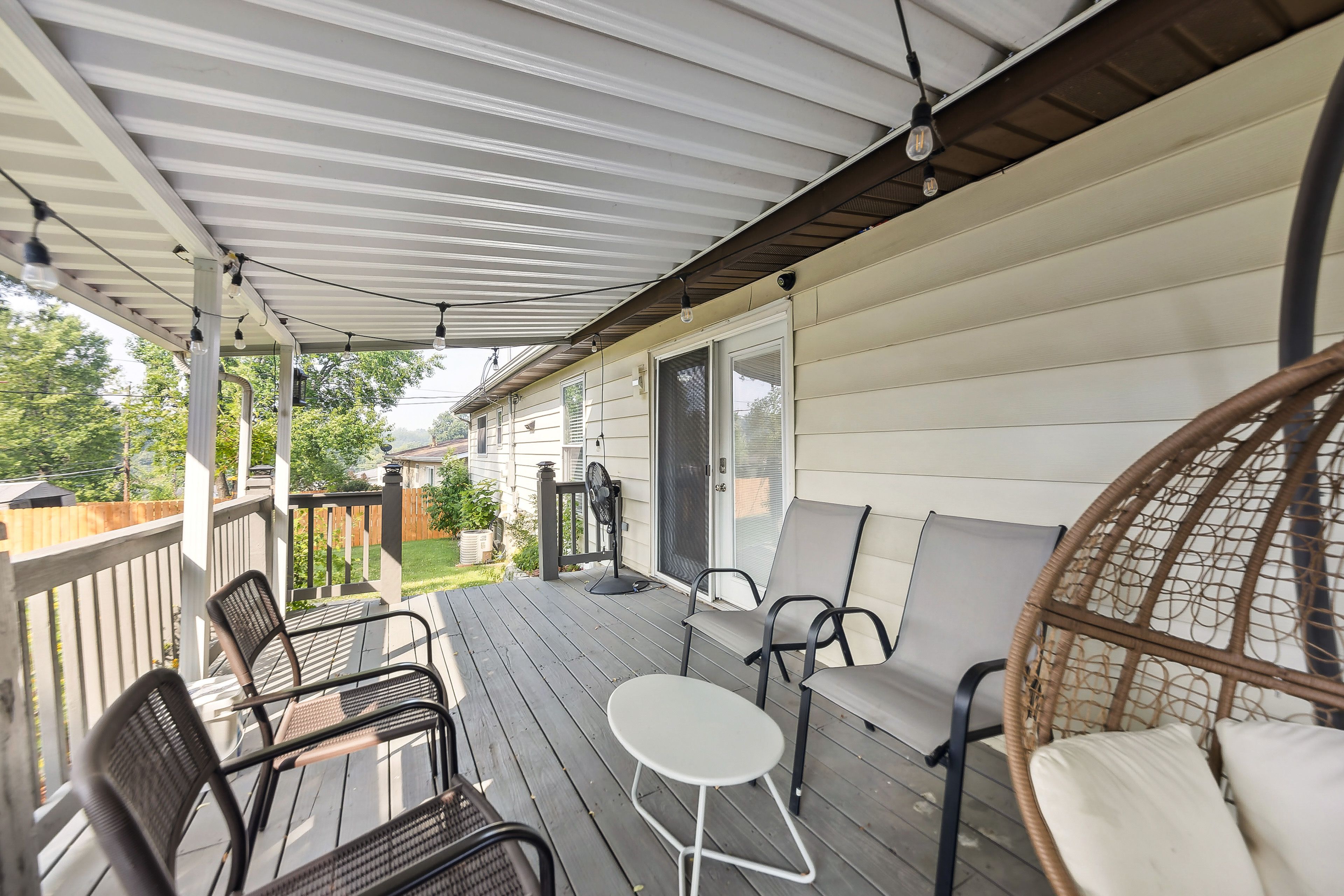 Deck | Gas Grill | Private Yard