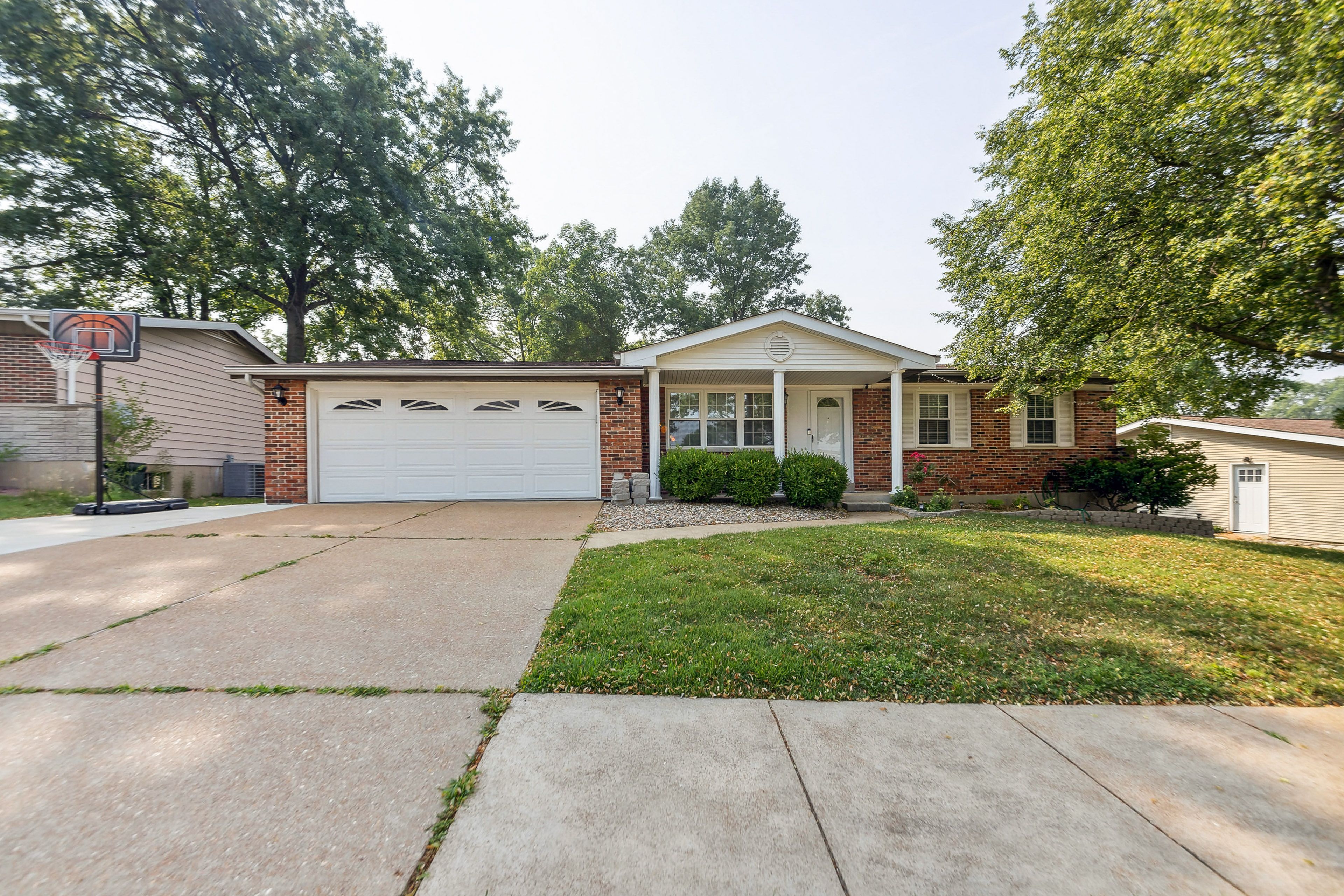 St. Louis Vacation Rental | 3BR | 2.5BA | Steps Required | 1,750 Sq Ft