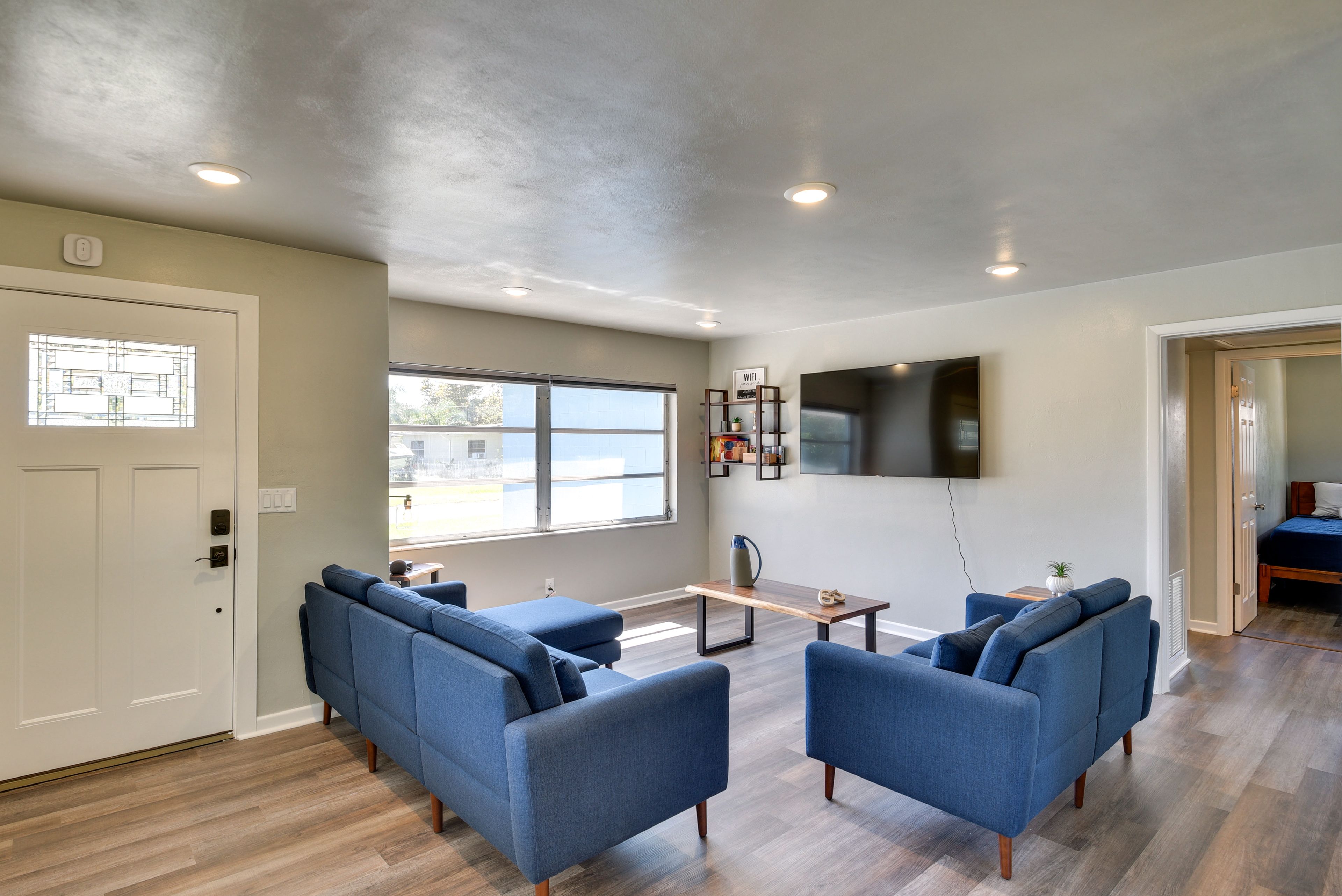 Living Room | Free WiFi | Smart TV