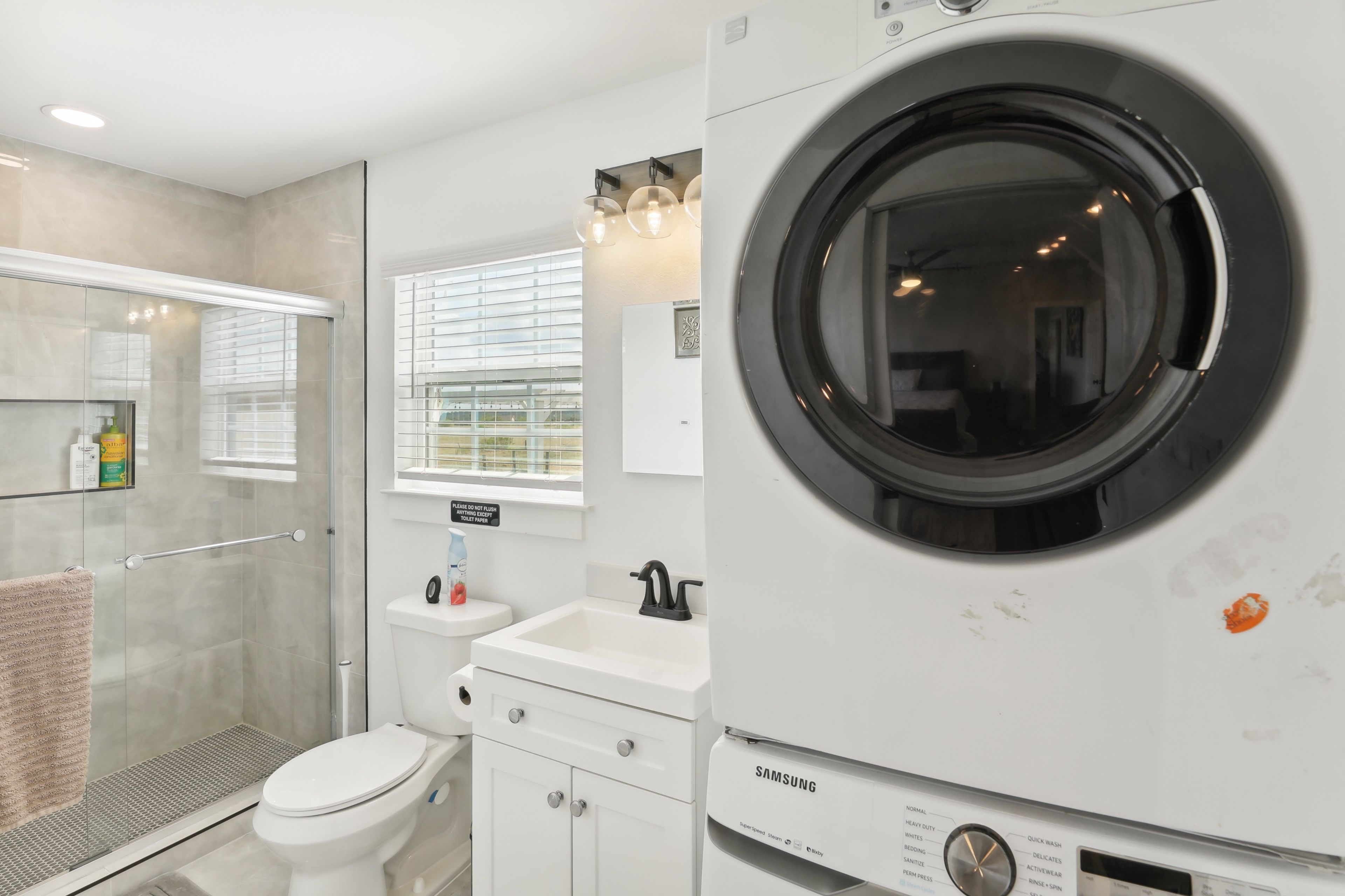Full Bathroom | Linens & Towels | Washer & Dryer | Iron & Board