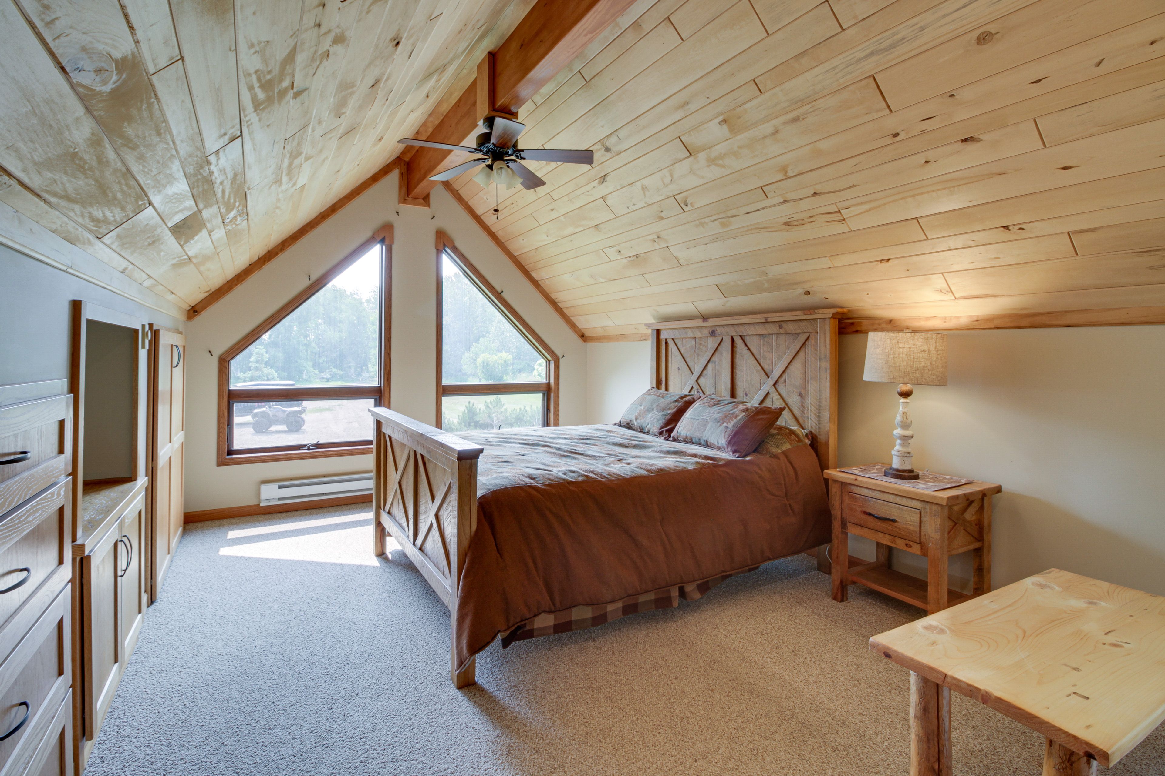 Loft | Queen Bed