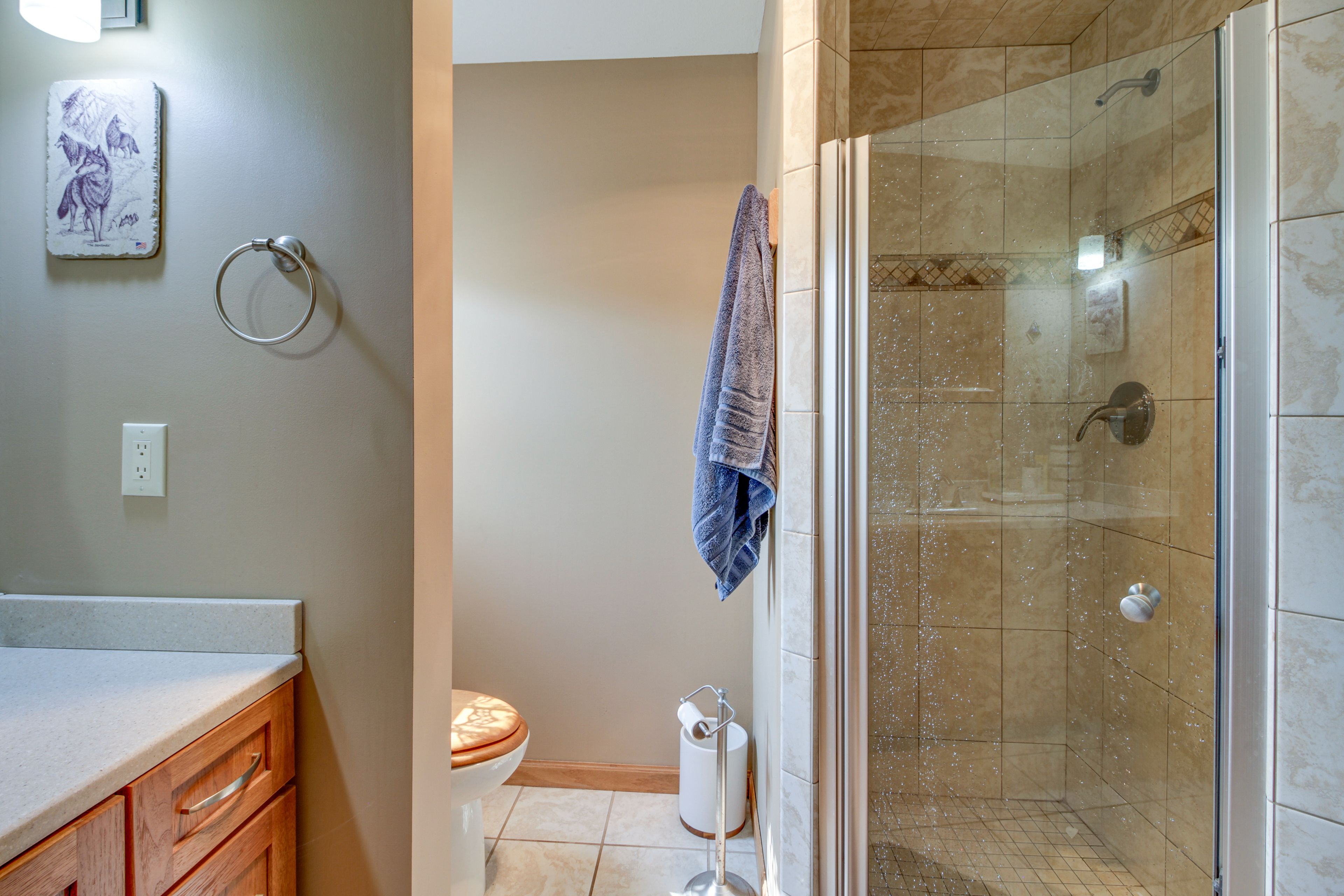 Full Bathroom | Complimentary Toiletries