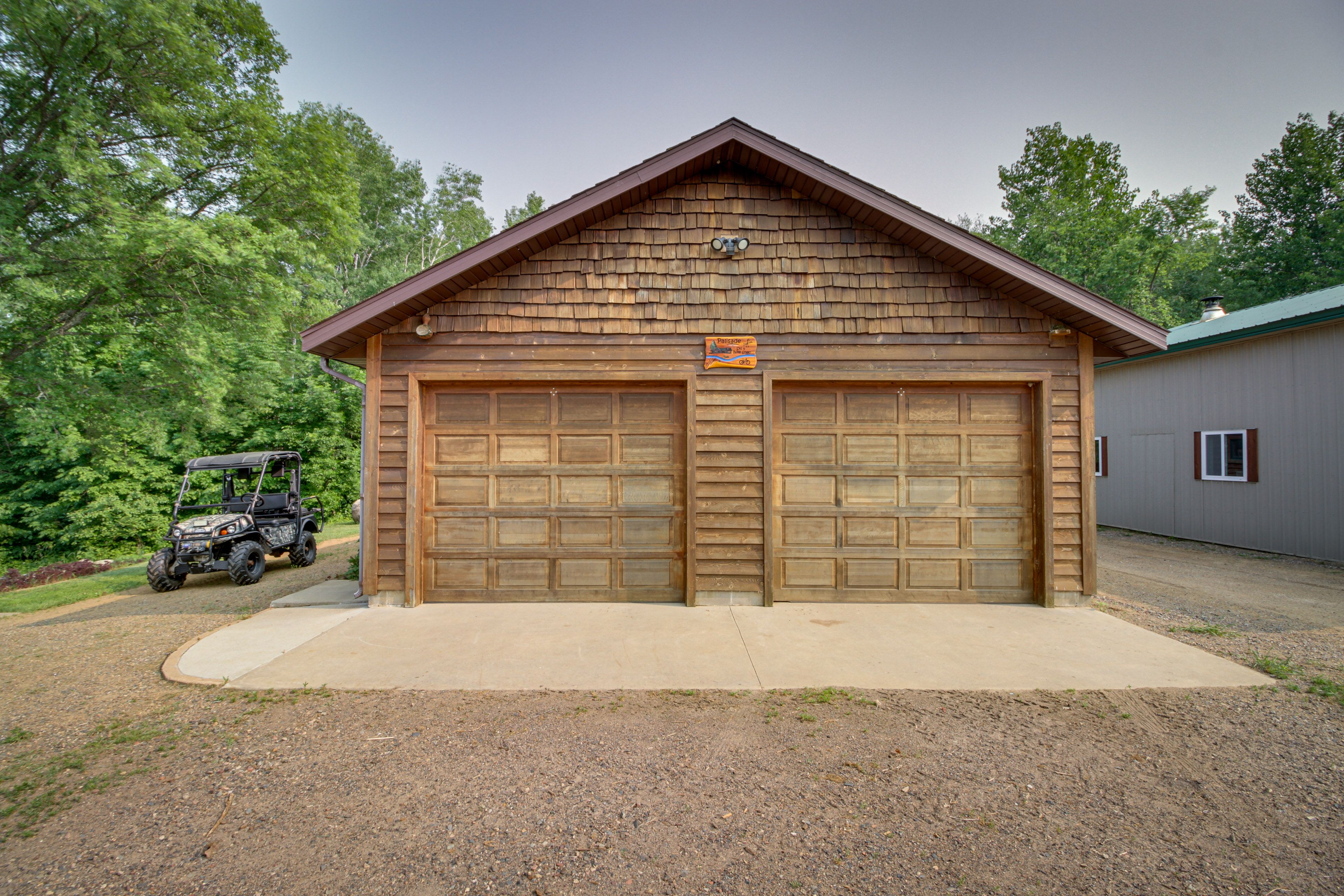 Parking | Heated Garage (2 Vehicles) | Driveway (10 Vehicles) | RVs & Trailers