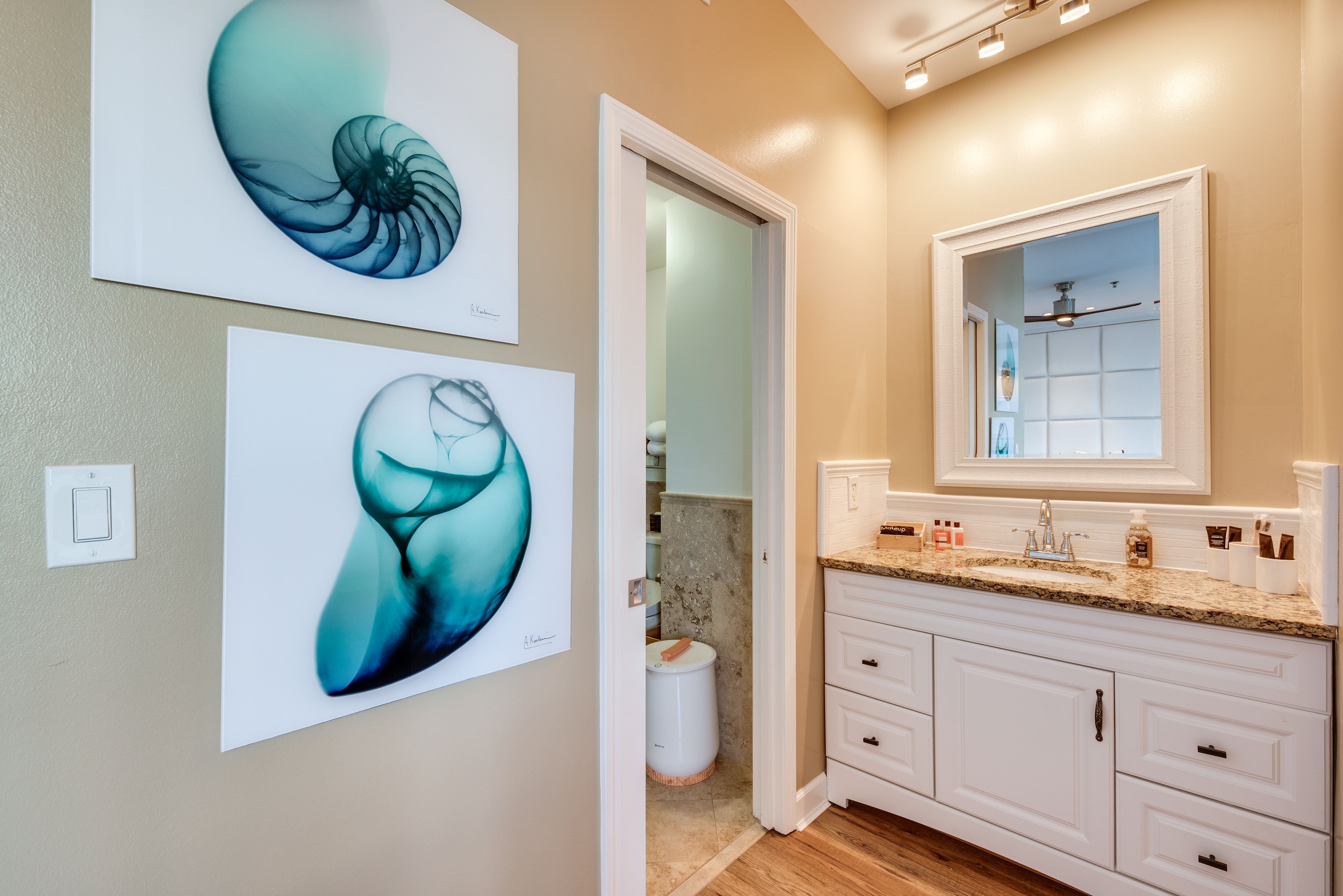 Full Bathroom | Towels Provided | Hair Dryer