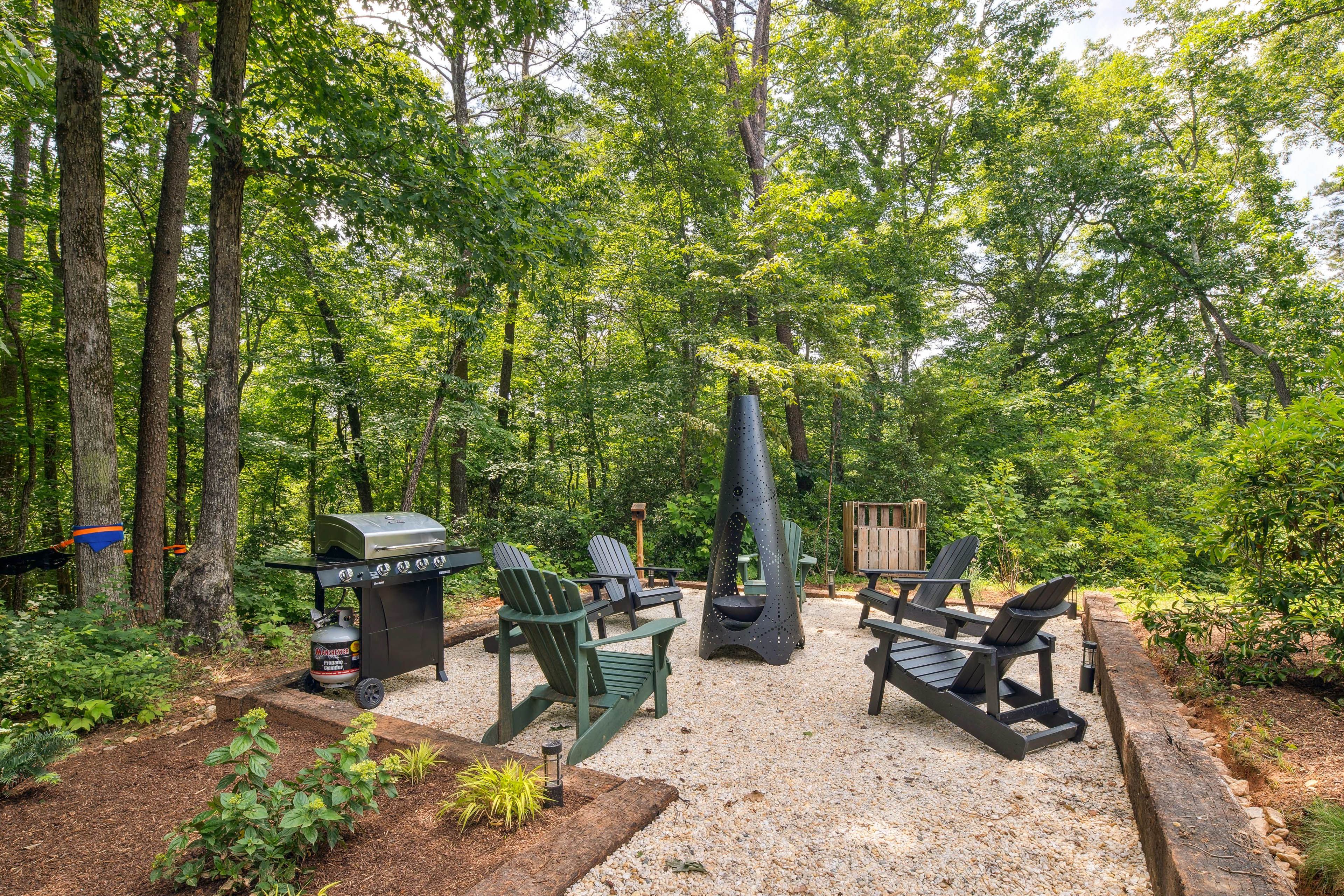 Outdoor Living Area | Fire Pit | Gas Grill