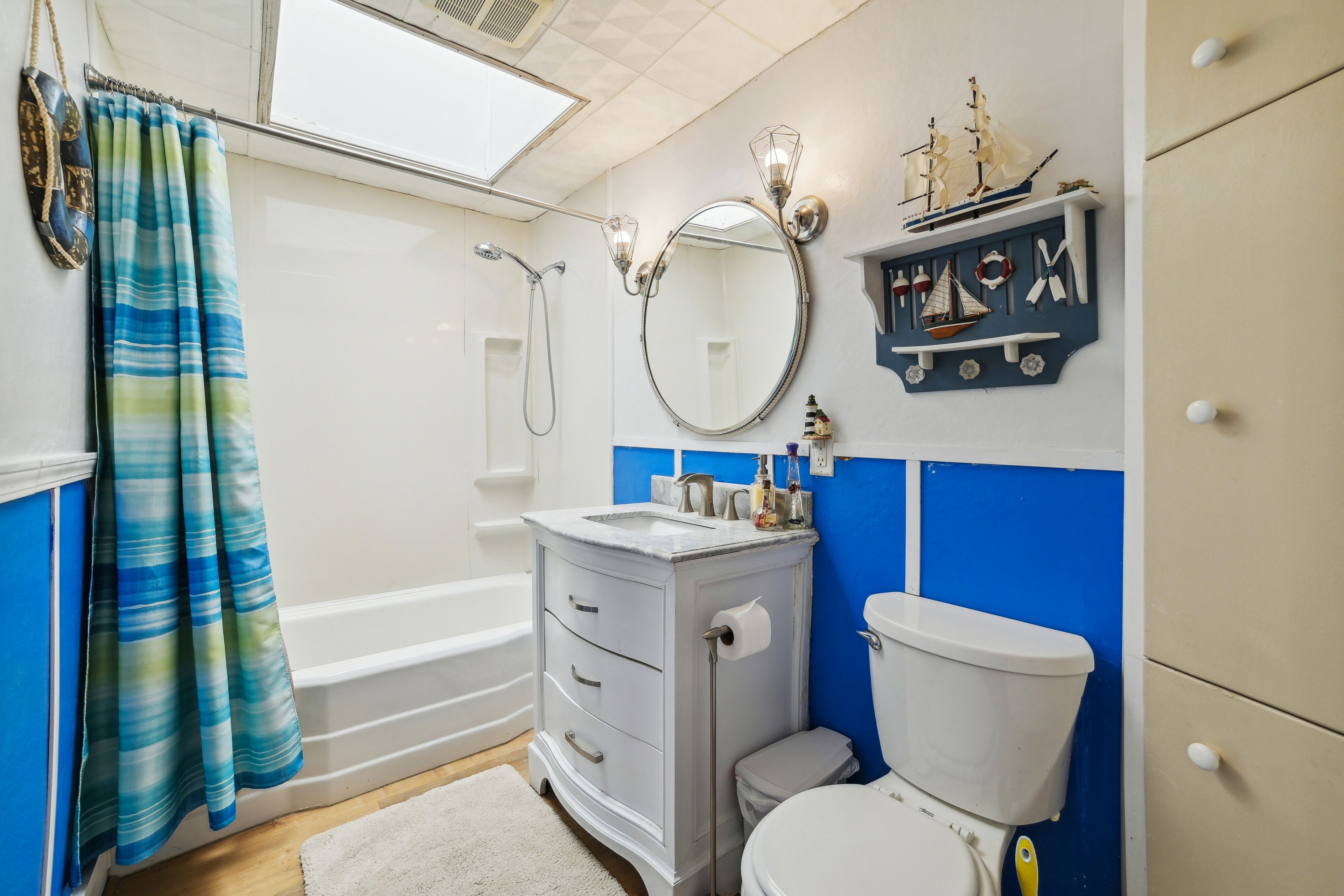 Full Bathroom | Shower/Tub Combo | Hair Dryer
