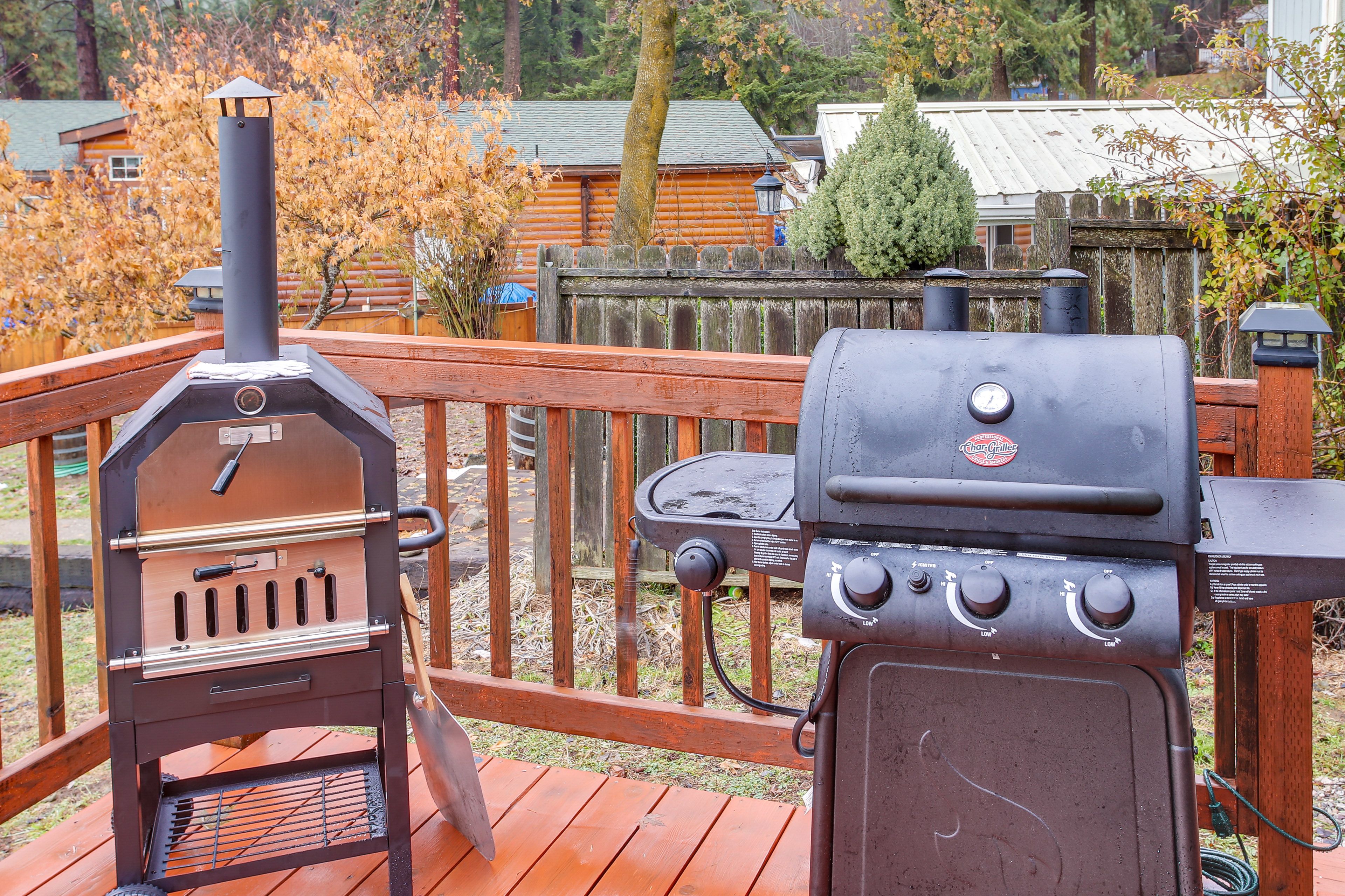 Deck | Fire Table | Outdoor Pizza Oven | Gas Grill (Propane Not Provided)