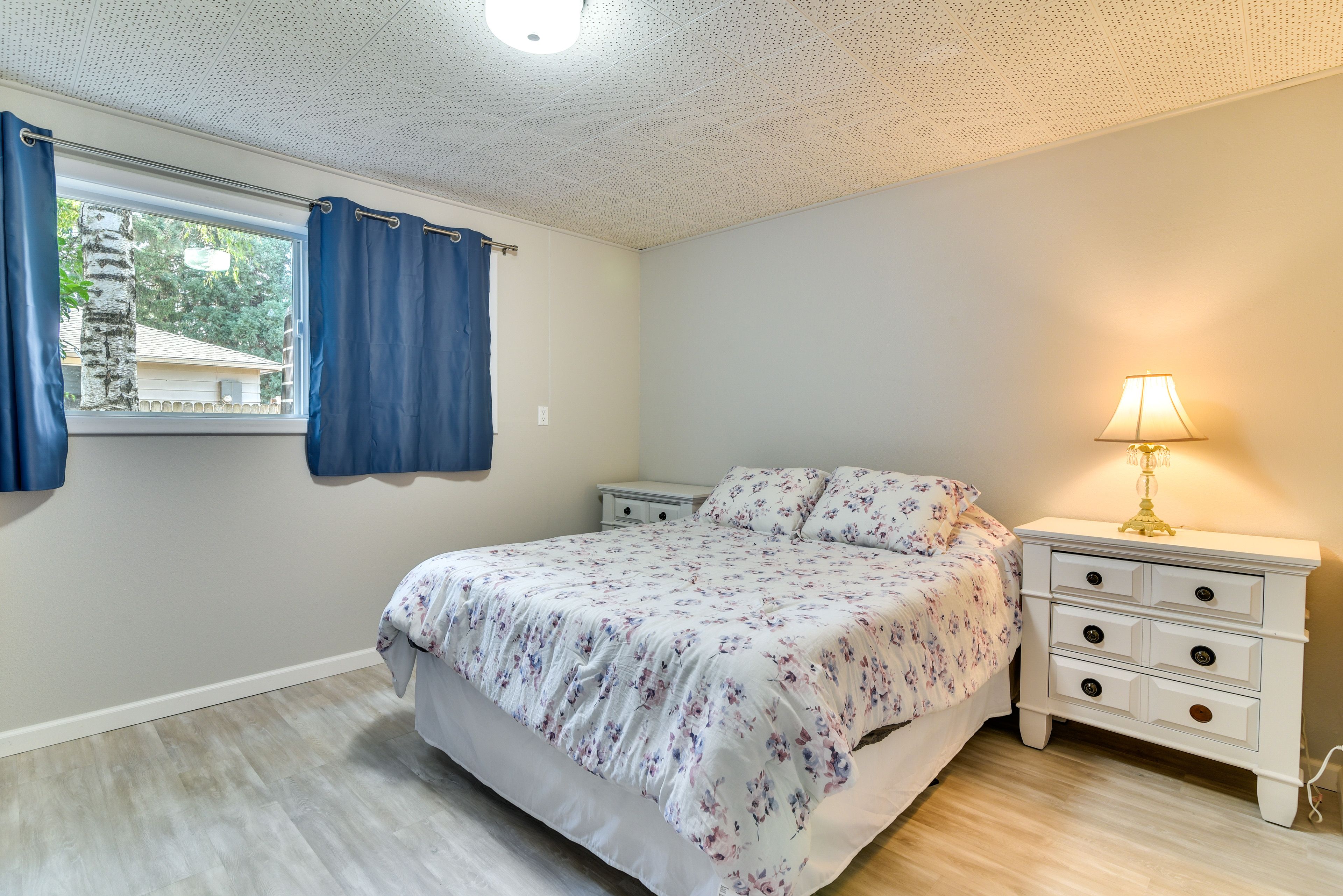 Bedroom 1 | Main Floor | Queen Bed | Linens Provided | Hangers