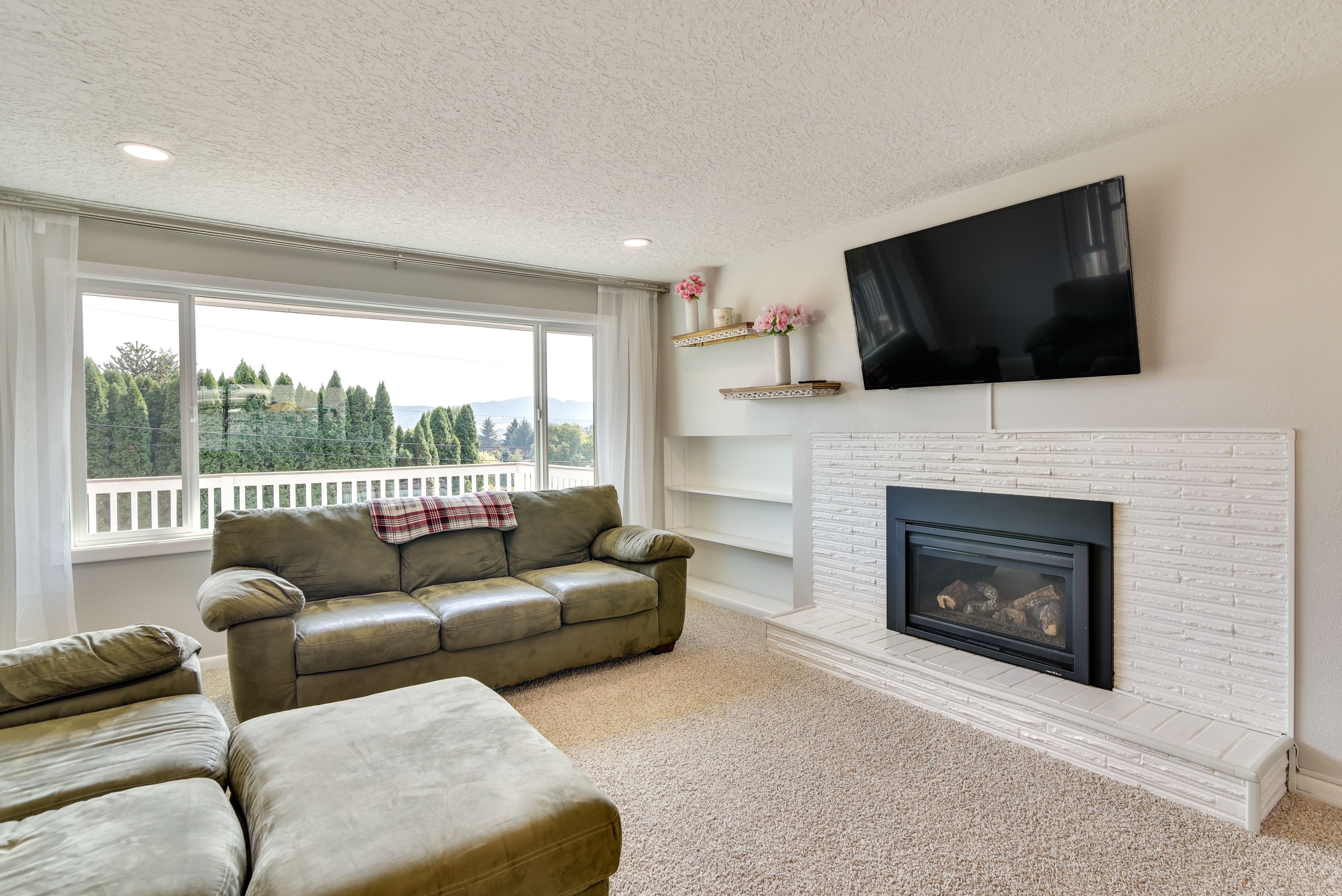 Living Room | Main Floor | Gas Fireplace | Smart TV | Laptop-Friendly Workspace