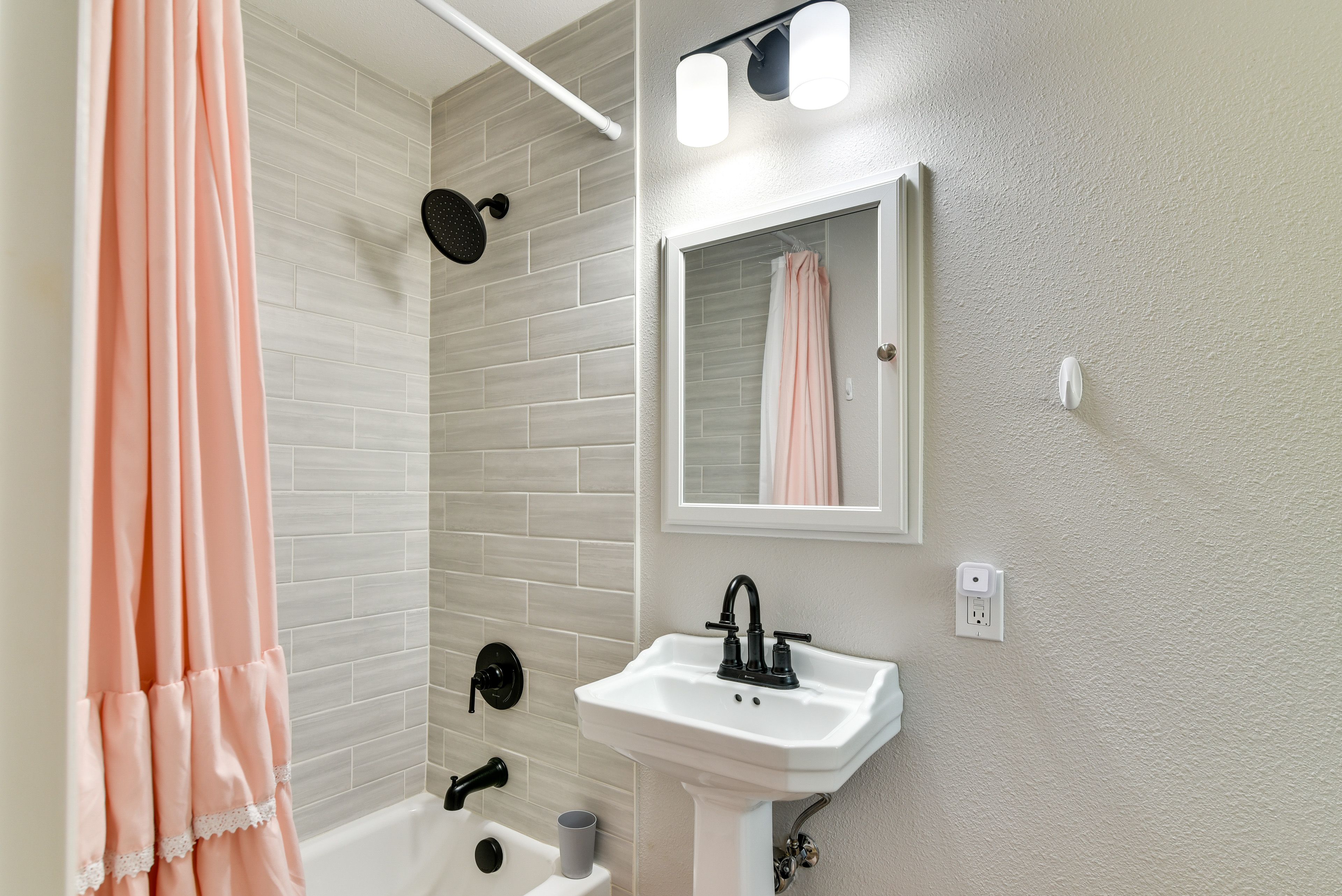 Full Bathroom | Main Floor | Shower/Tub Combo | Hair Dryers