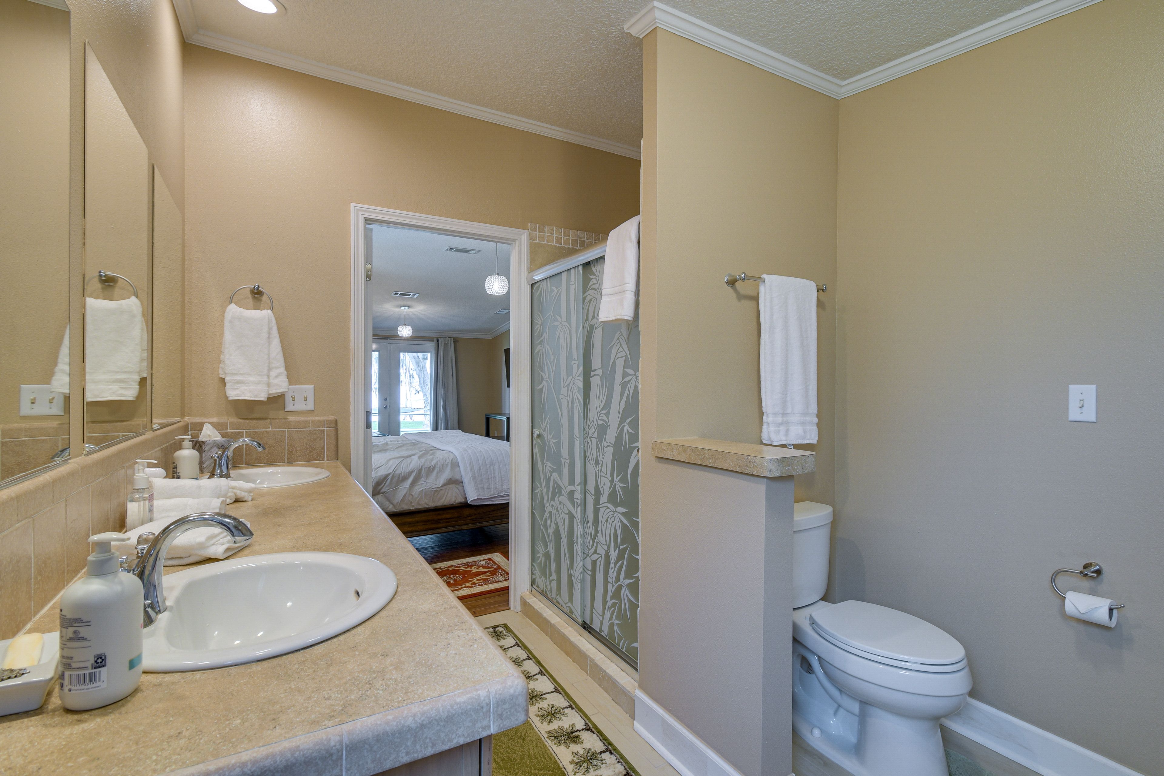 En-Suite Bathroom | Towels Provided | Complimentary Toiletries