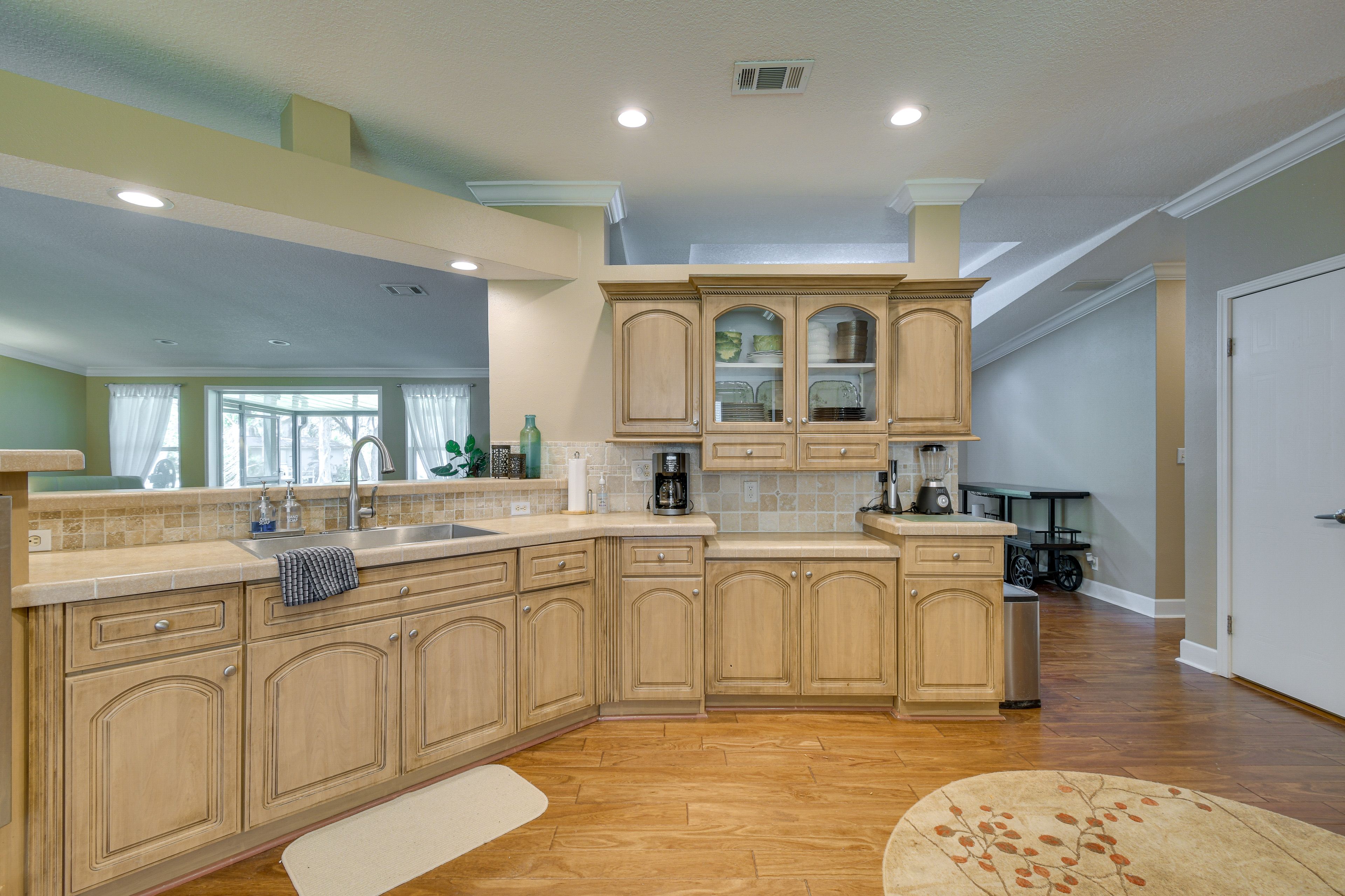 Kitchen | Cooking Basics | Coffee Maker | Paper Towels/Trash Bags Provided