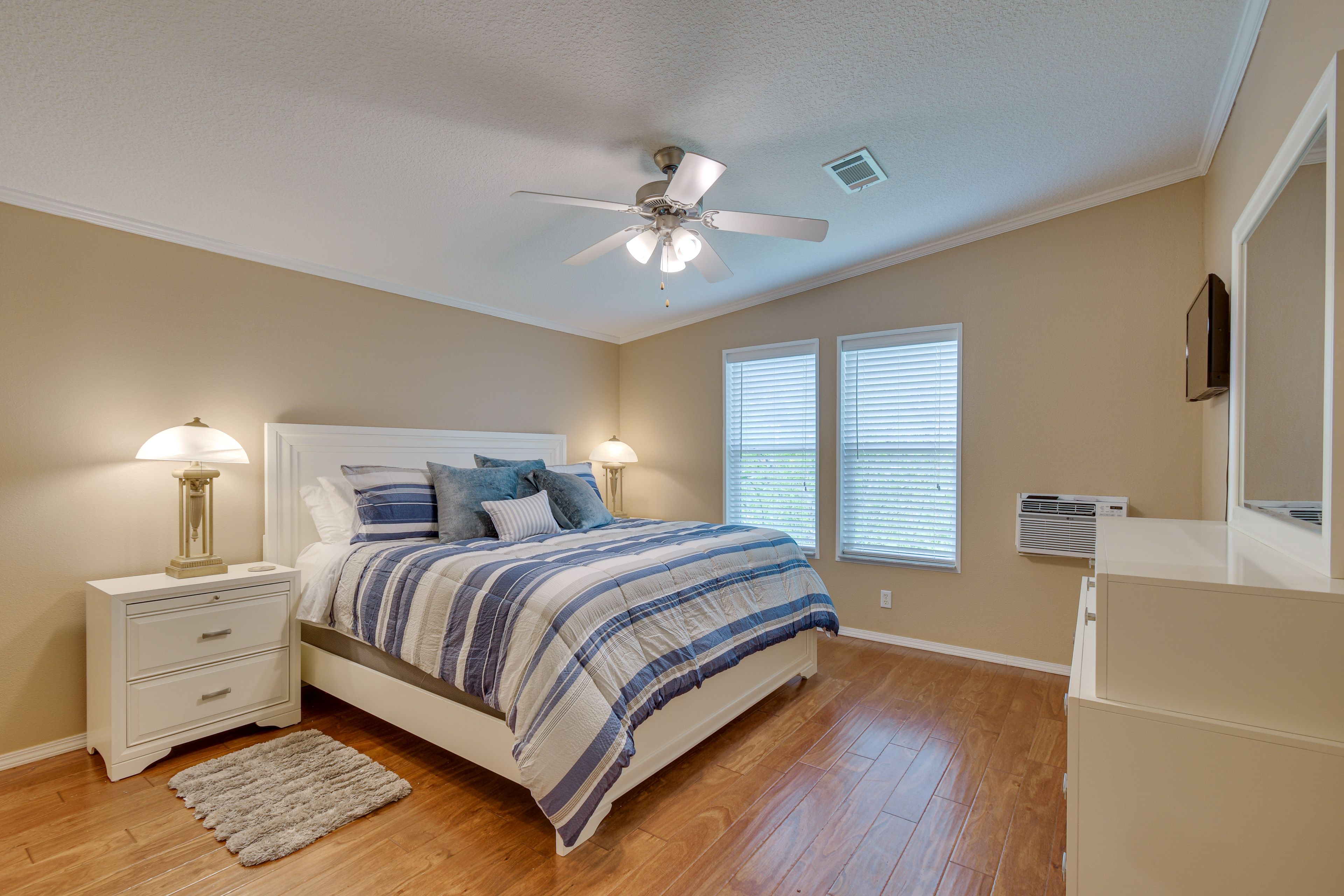 Bedroom 2 | King Bed