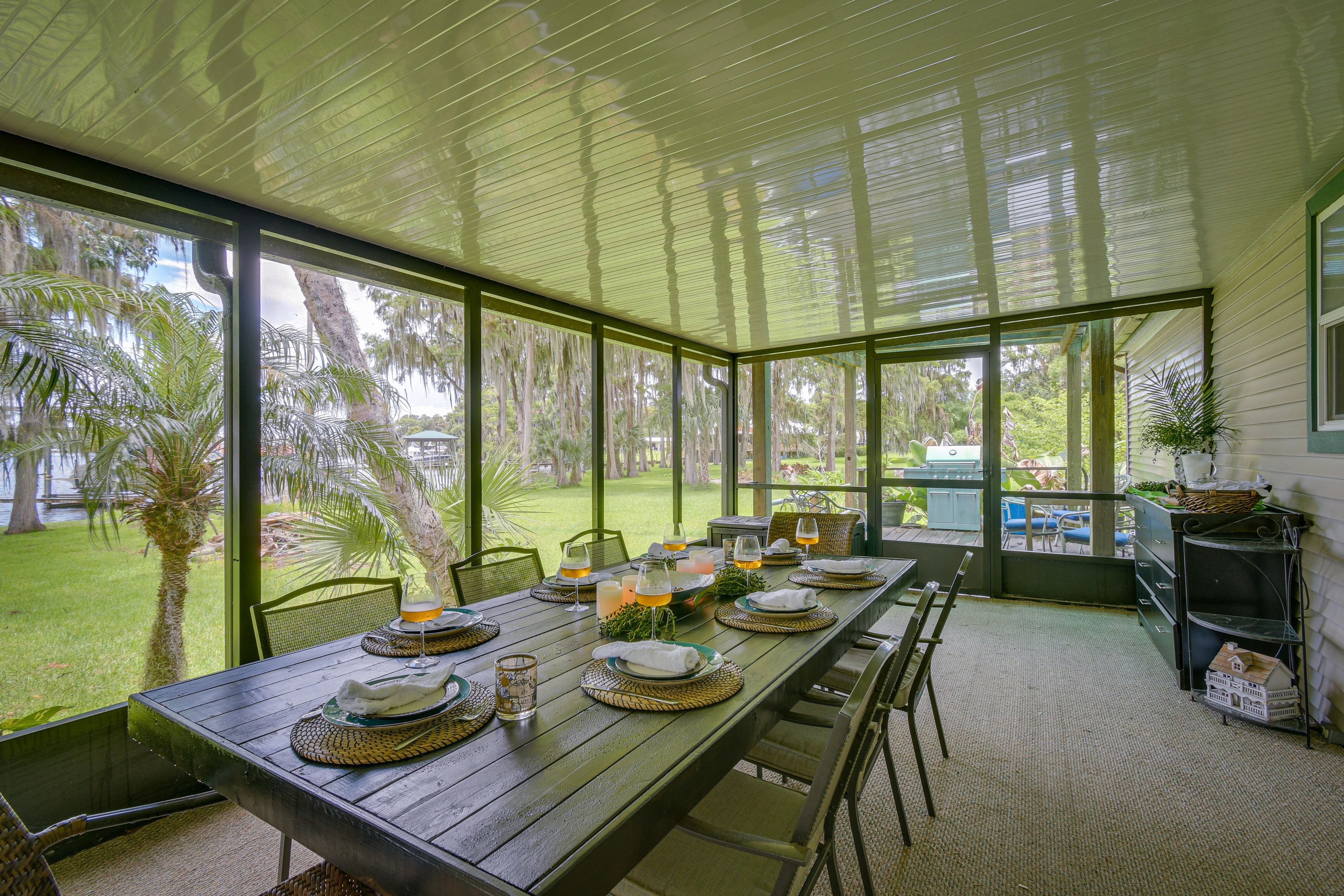 Screened-In Porch