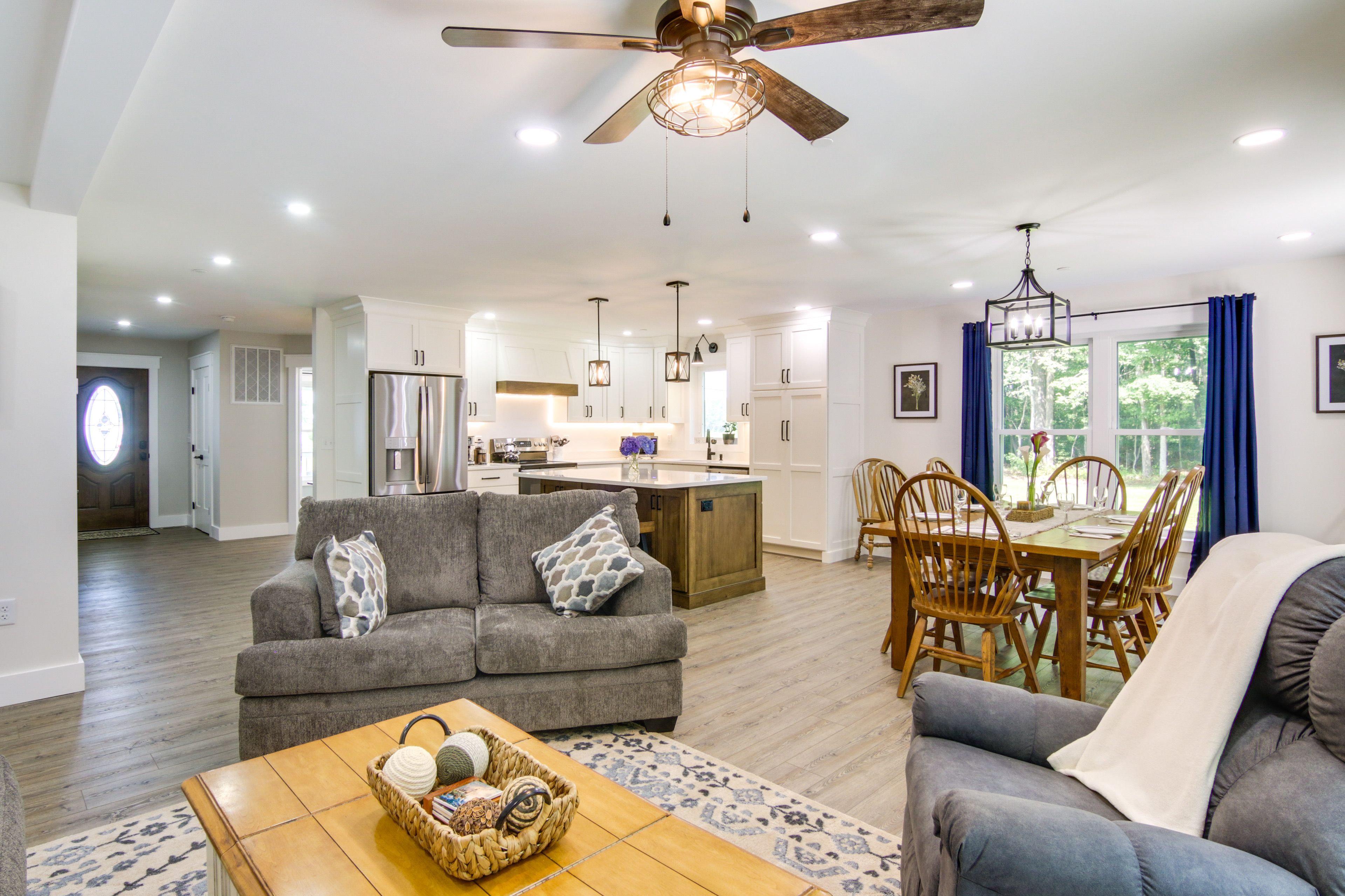 Living Room | Central Heating & A/C | In-Unit Laundry | 27 Mi to Ocean City