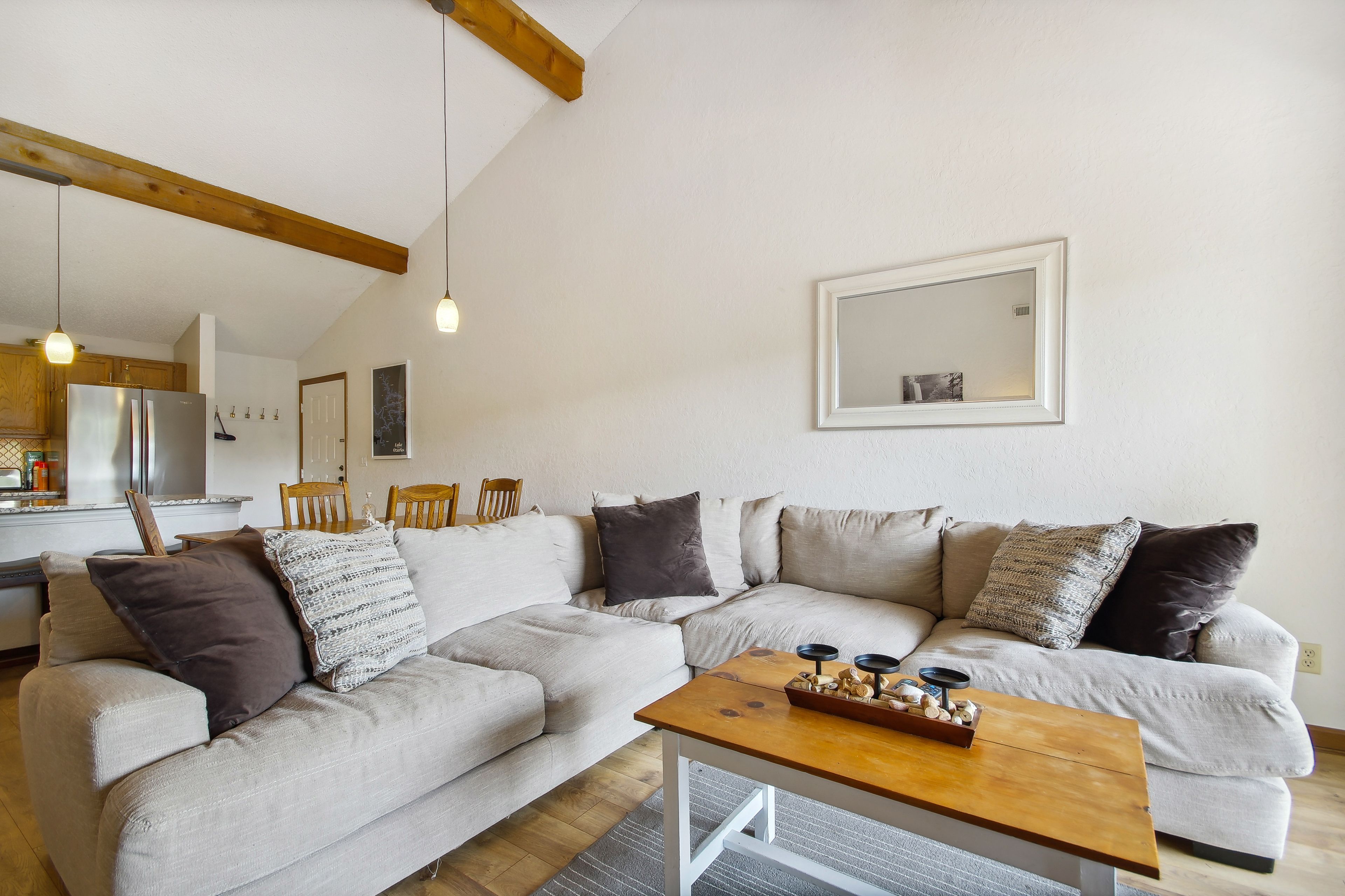 Living Room | Free WiFi | Smart TV | Central A/C